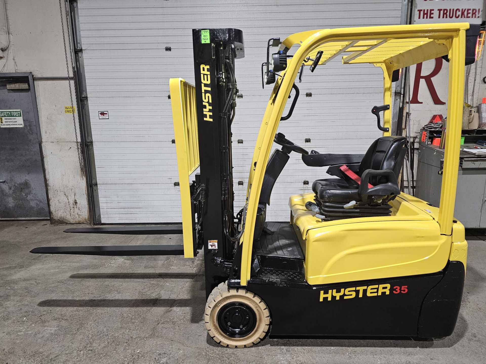 2017 Hyster 3,500lbs Capacity 3-Wheel Forklift Electric BRAND NEW BATTERY 36V with sideshift & 3-