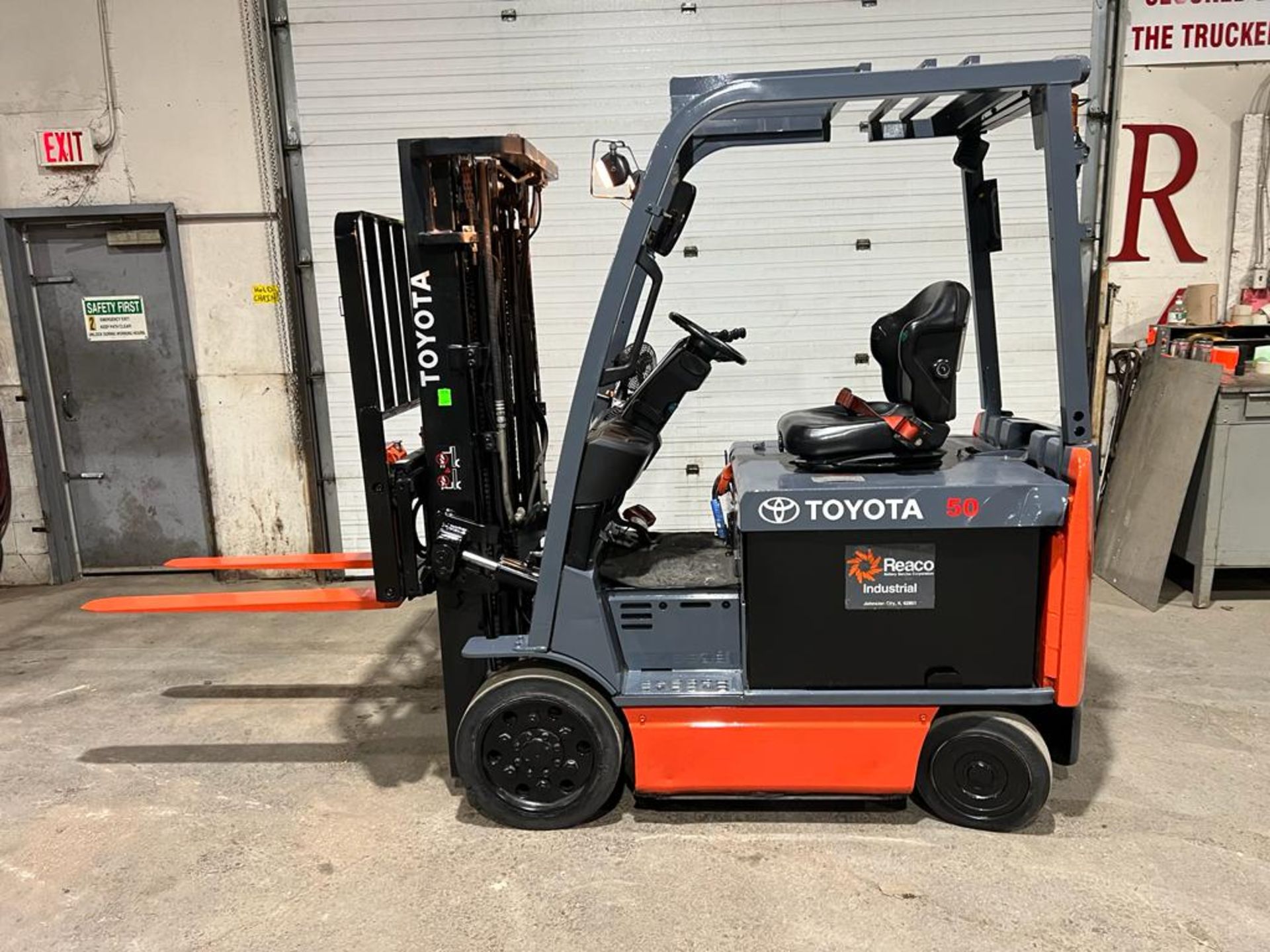 2014 Toyota 5,000lbs Capacity Forklift Electric 48V with 48" FORKS with Sideshift & Plumbed for Fork