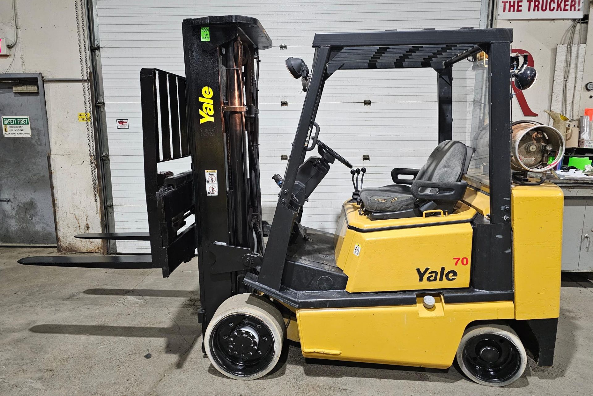 Yale 7,000lbs Capacity LPG (Propane) Forklift with sideshift & 3-STAGE MAST & Non marking tires (