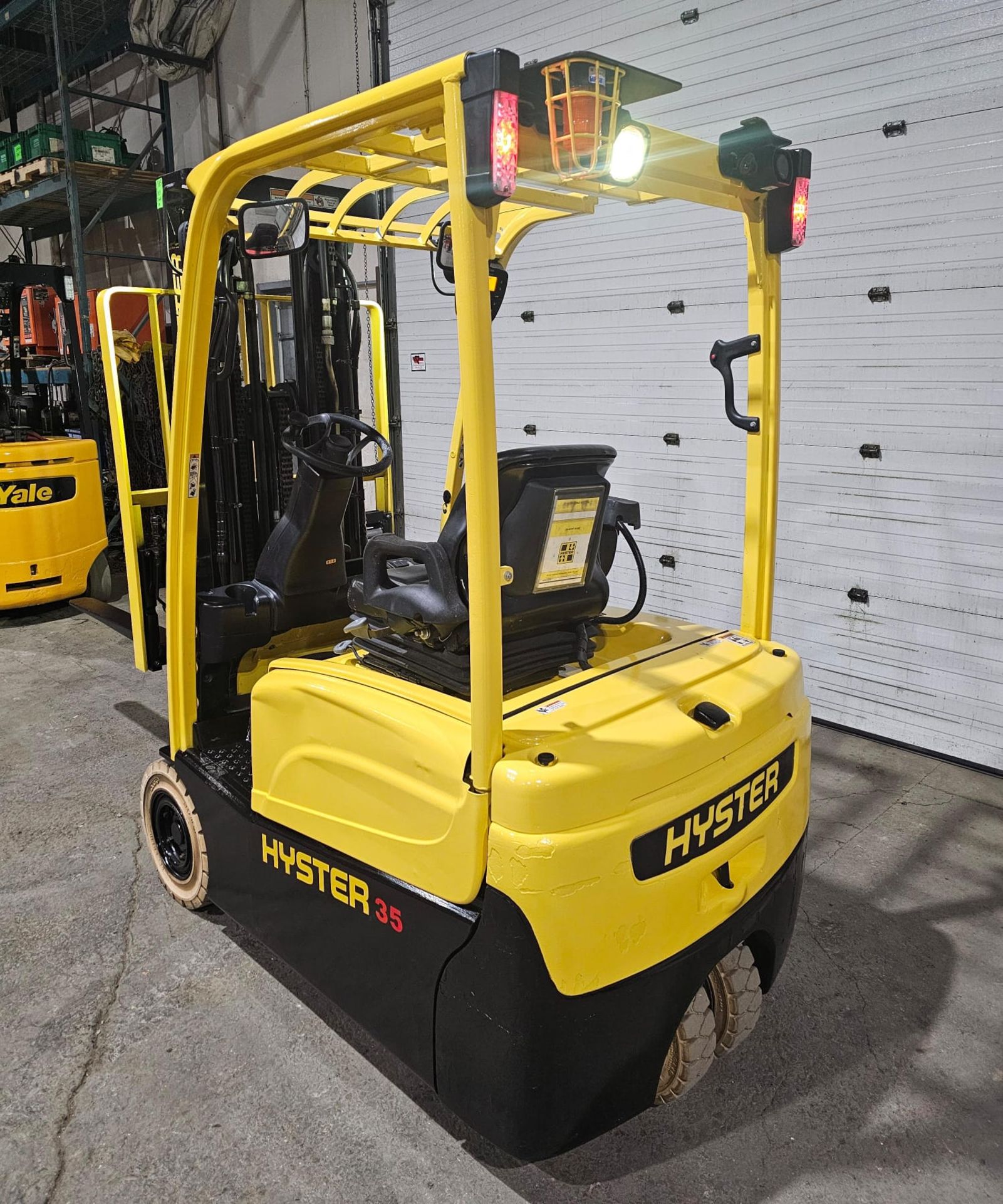 2017 Hyster 3,500lbs Capacity 3-Wheel Forklift Electric BRAND NEW BATTERY 36V with sideshift & 3- - Image 2 of 10
