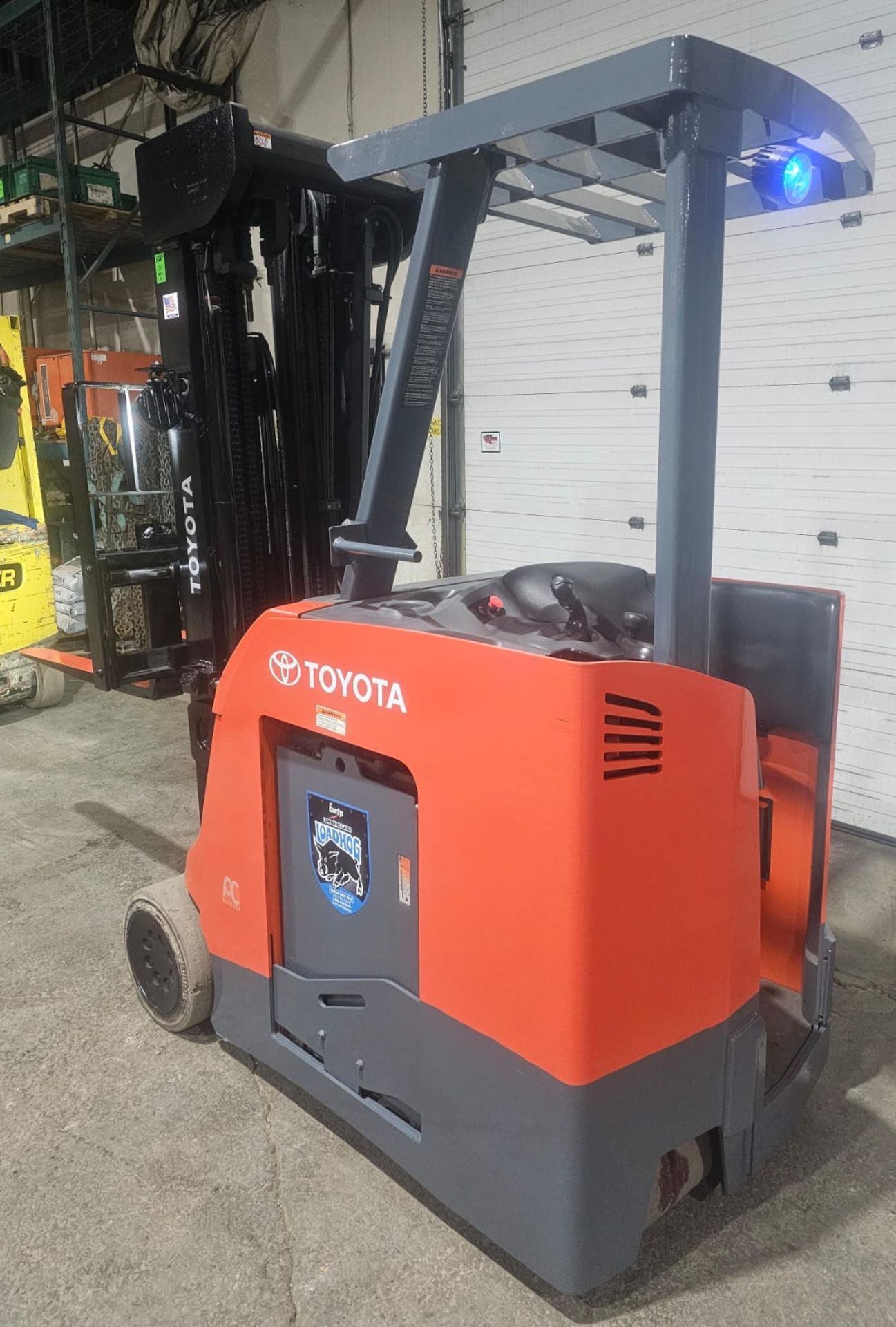 2017 Toyota 4,000lbs Capacity Forklift Electric 36V with sideshift & 4-STAGE MAST 276" max load - Image 2 of 6