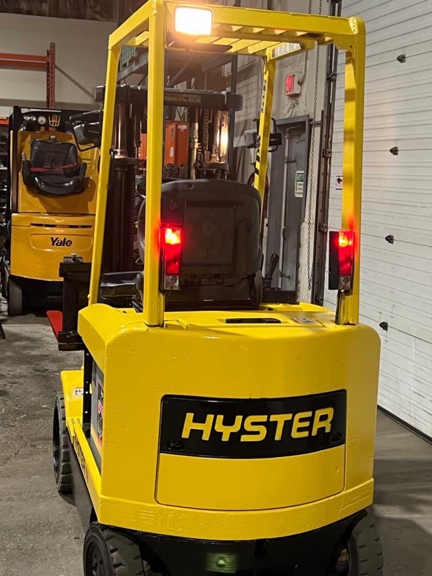 Hyster 5,000lbs Capacity Forklift Electric with Sideshift and 3-stage Mast - FREE CUSTOMS - Image 3 of 5