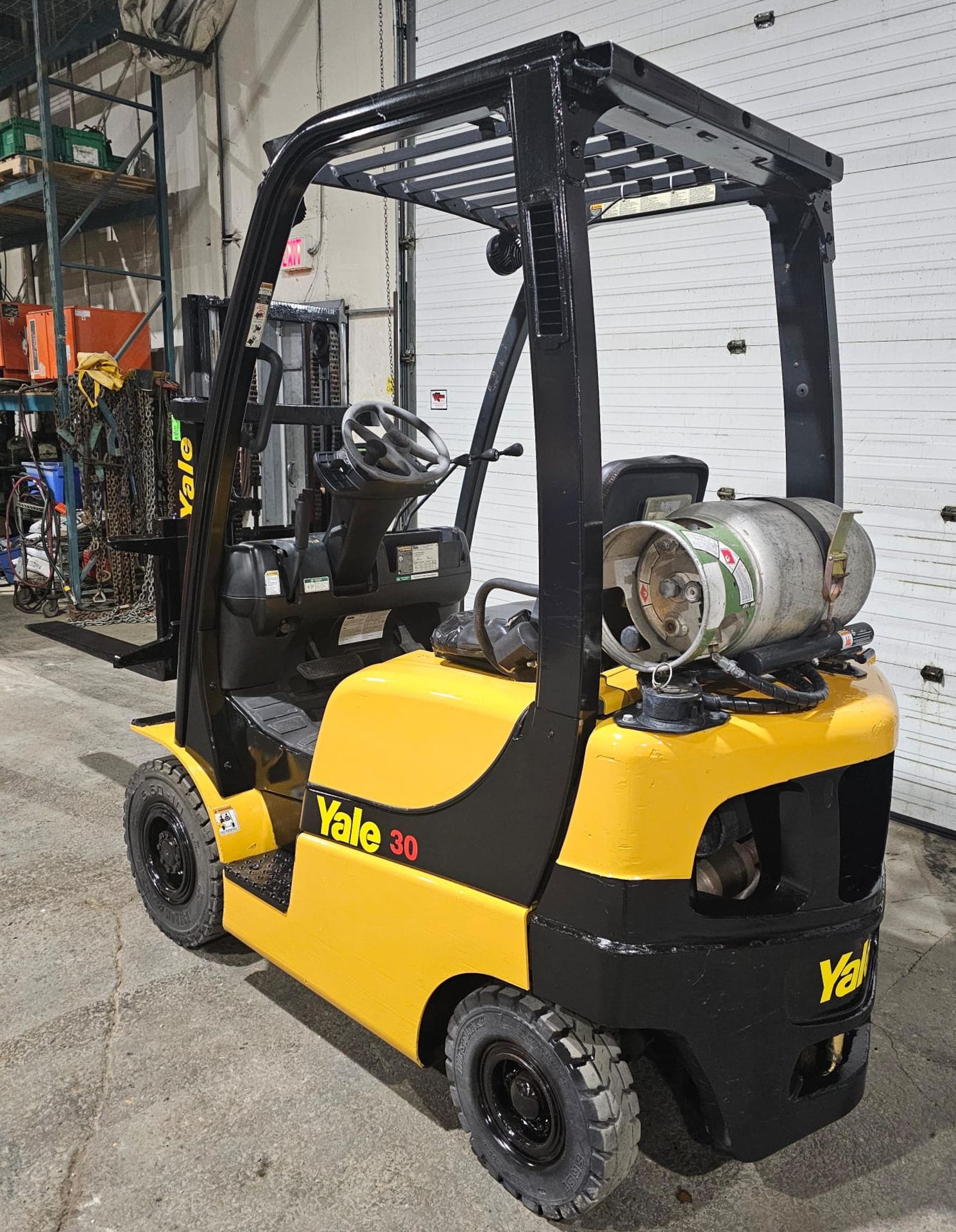 2016 Yale 3,000lbs capacity LPG (Propane) OUTDOOR Forklift Trucker mast 84" load height sideshift - Image 2 of 7