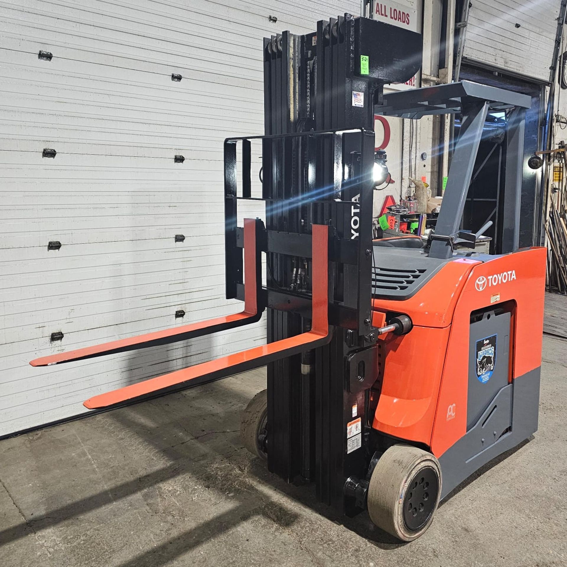 2017 Toyota 4,000lbsCapacity Forklift Electric 36V 15923 with sideshift & 4-STAGE MAST 276" load - Image 6 of 8