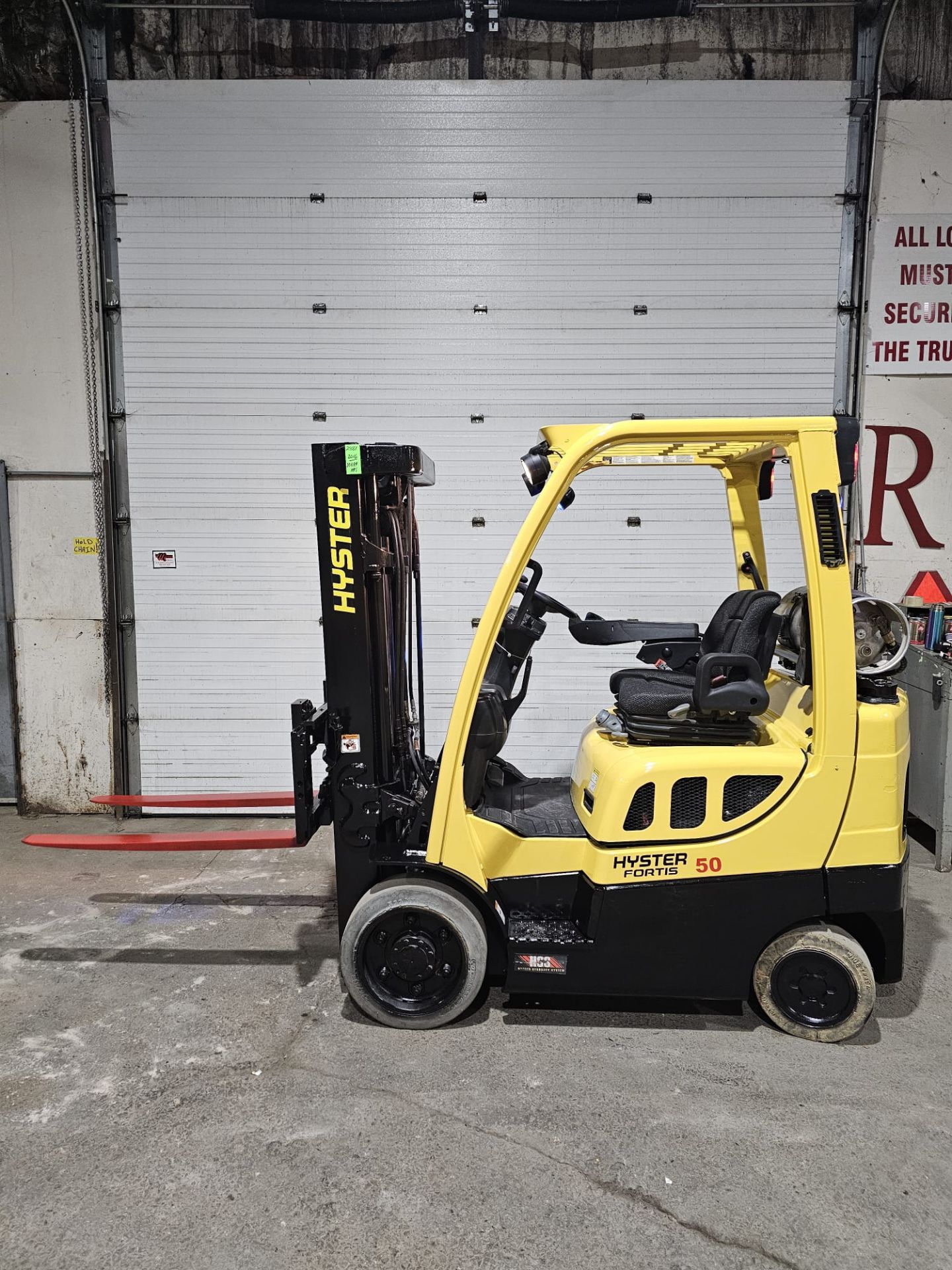 2016 HYSTER 5,000lbs Capacity LPG (Propane) Forklift with sideshift - 4 function control hookup &