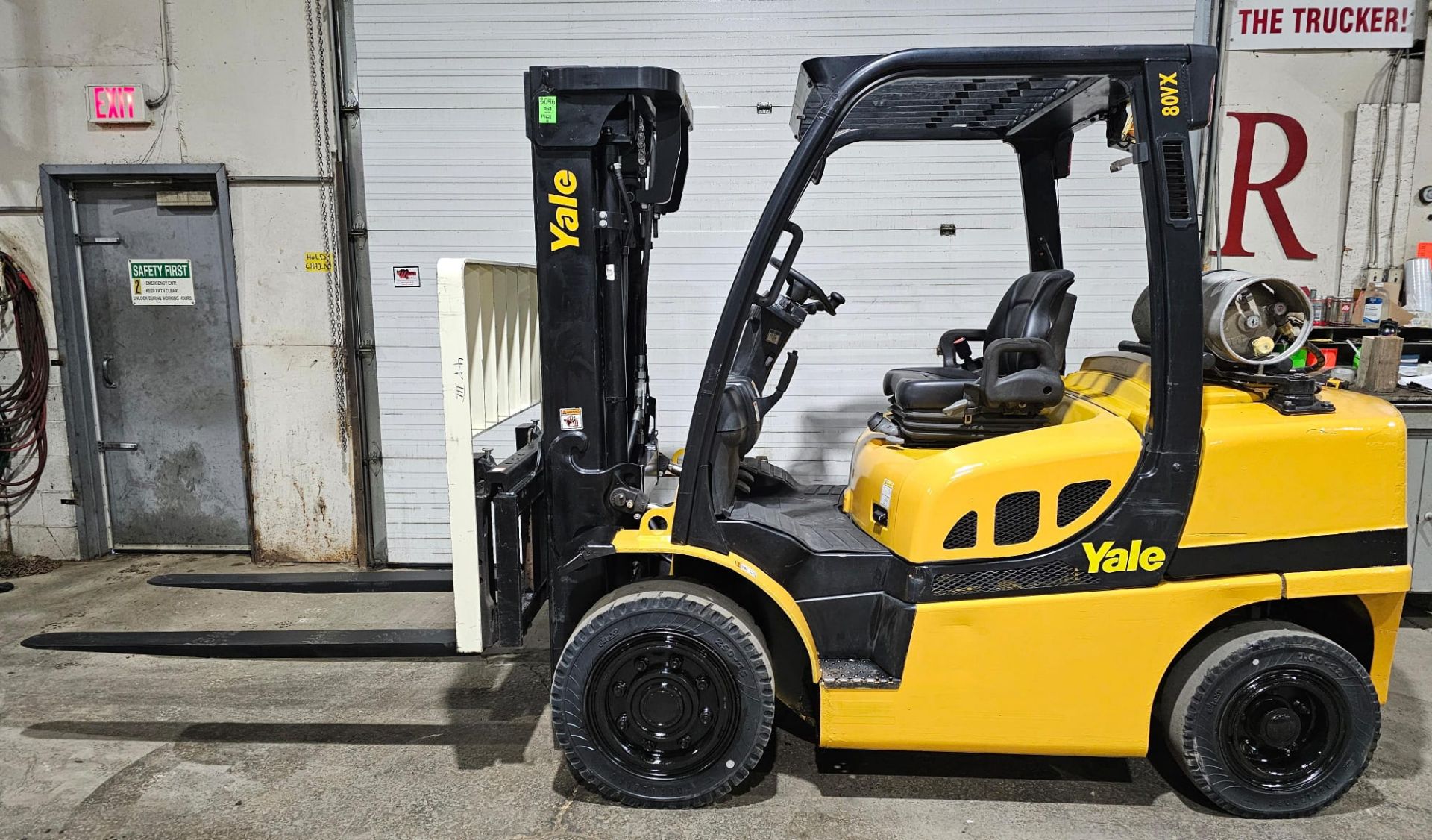 2017 Yale 8,000lbs Capacity OUTDOOR Forklift LPG (Propane) with Sideshift and 3-STAGE MAST