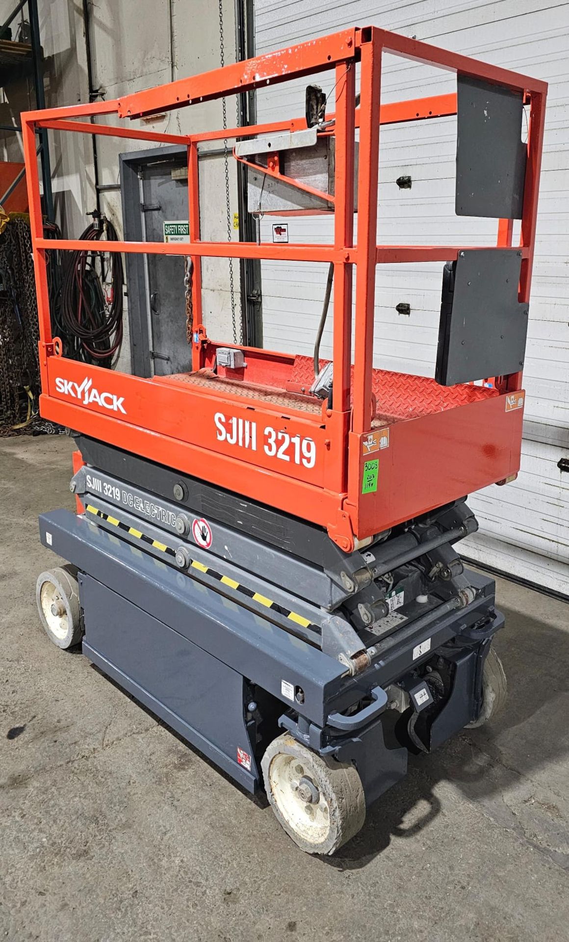 2013 Skyjack SJIII model 3219 - 550lbs Capacity Forklift Electric 24V 19ft lift height with VERY LOW - Image 3 of 8