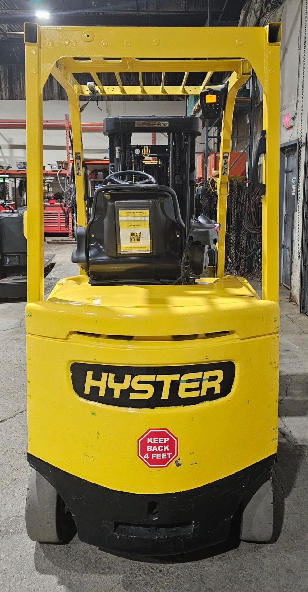 2015 Hyster 4,500lbs Capacity Forklift Electric 48V with sideshift & 3-STAGE MAST 189" load height - Image 5 of 7