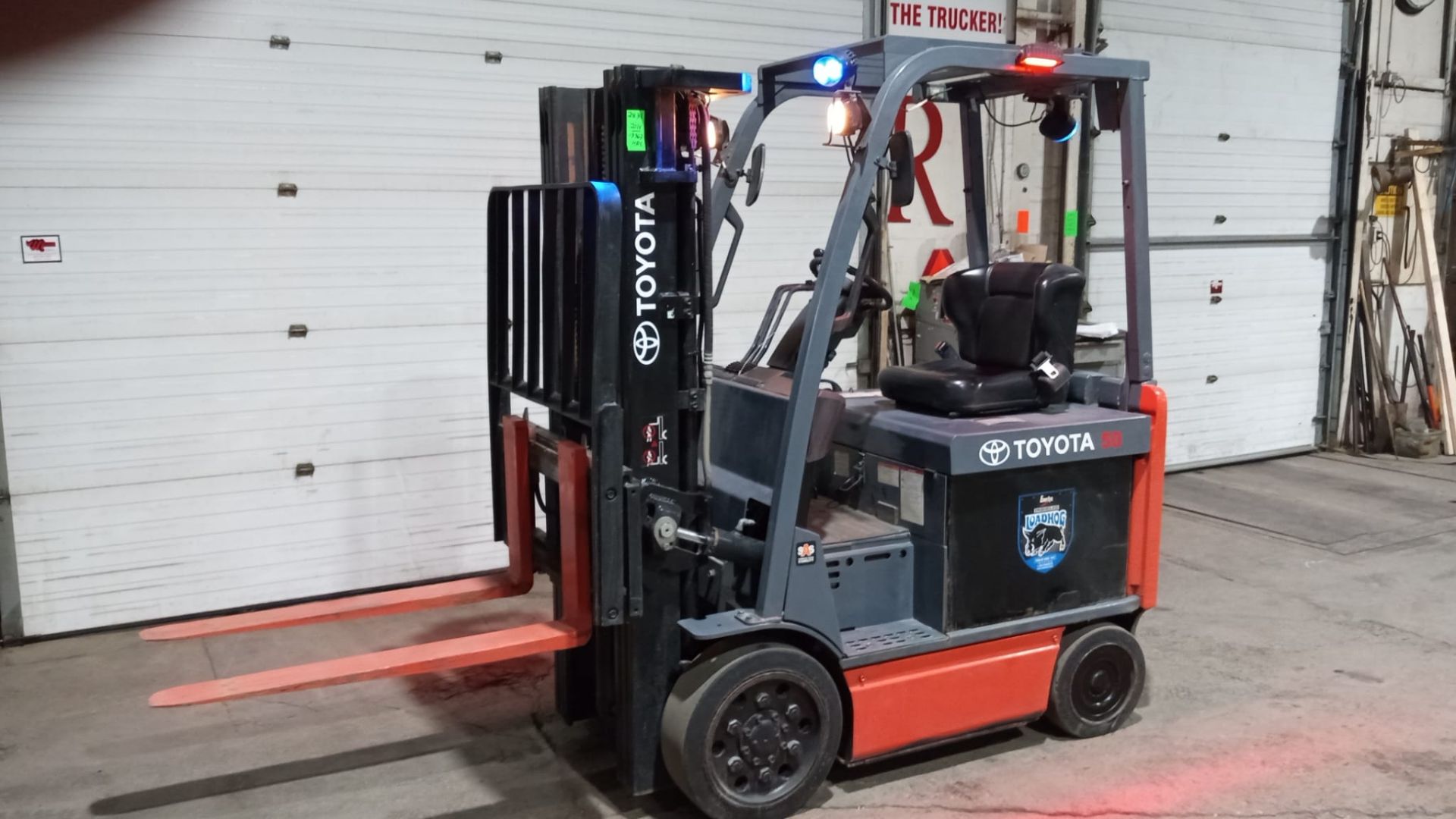 2014 TOYOTA 5,000lbs Capacity Electric Forklift 36V with sideshift & 3-Stage Mast - FREE CUSTOMS - Image 4 of 6