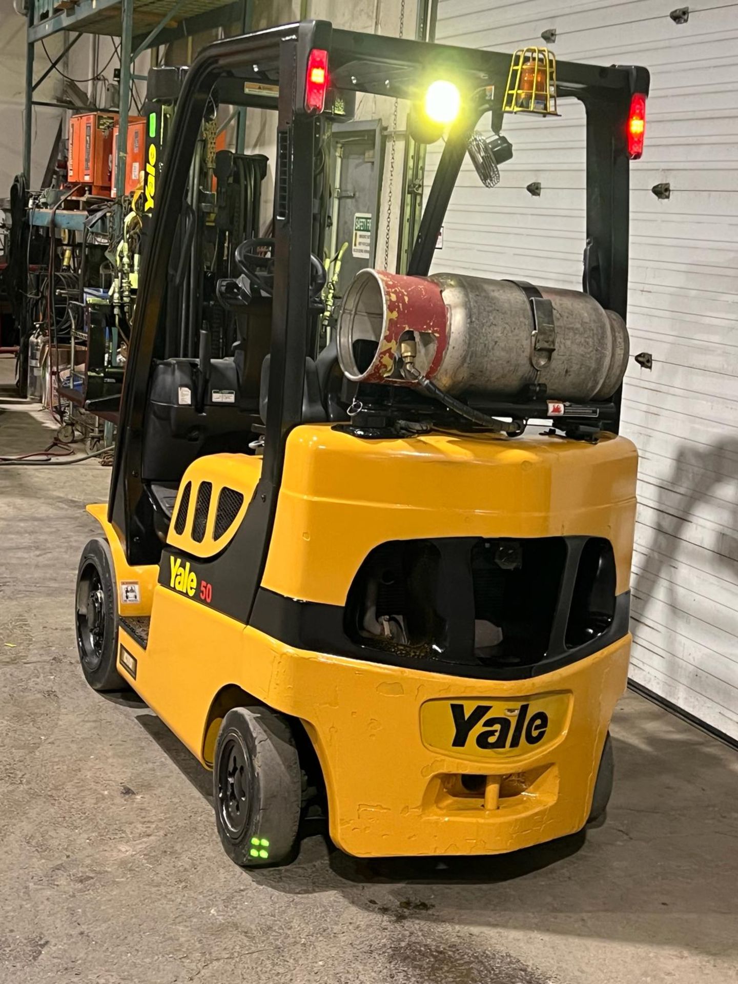 2016 Yale 5,000lbs capacity LPG (Propane) Forklift with sideshift & Fork Positioner with 3-stage - Image 3 of 3