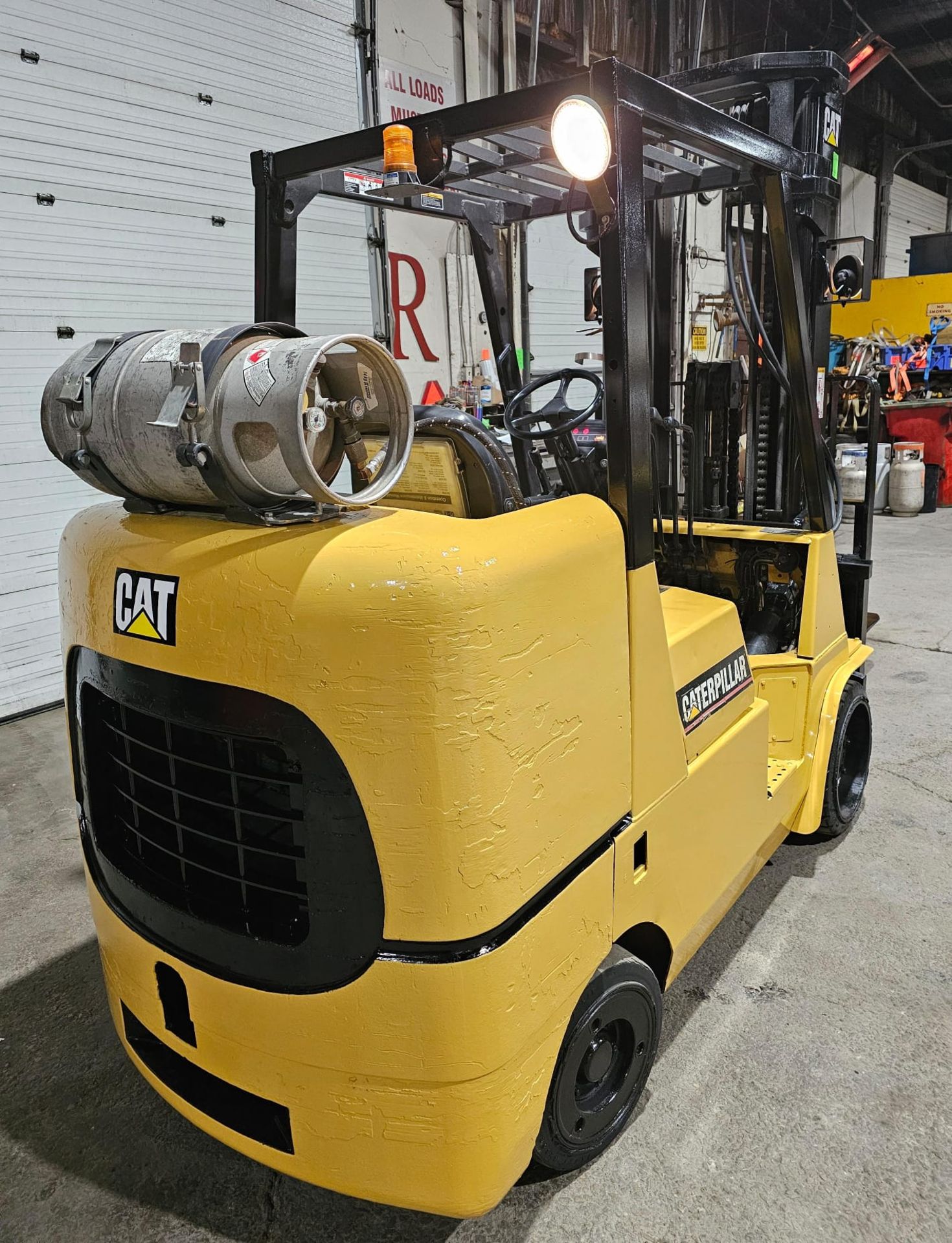 CAT 9,000lbs Capacity LPG (Propane) Forklift with sideshift & 3-STAGE MAST 209" load height - Image 2 of 5