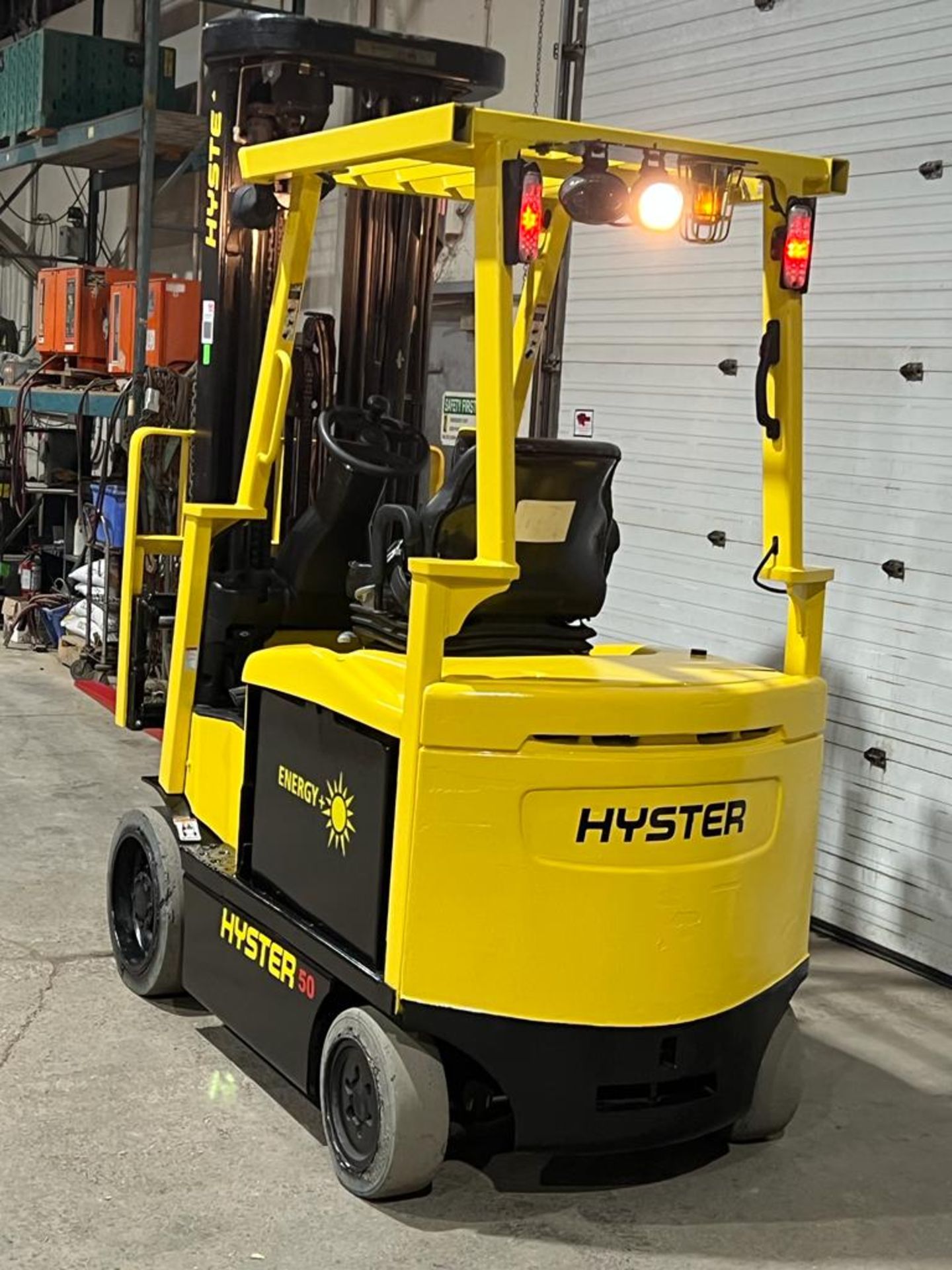 2017 Hyster 5,000lbs Capacity Forklift Electric with 48V Battery & 4-STAGE MAST with Sideshift