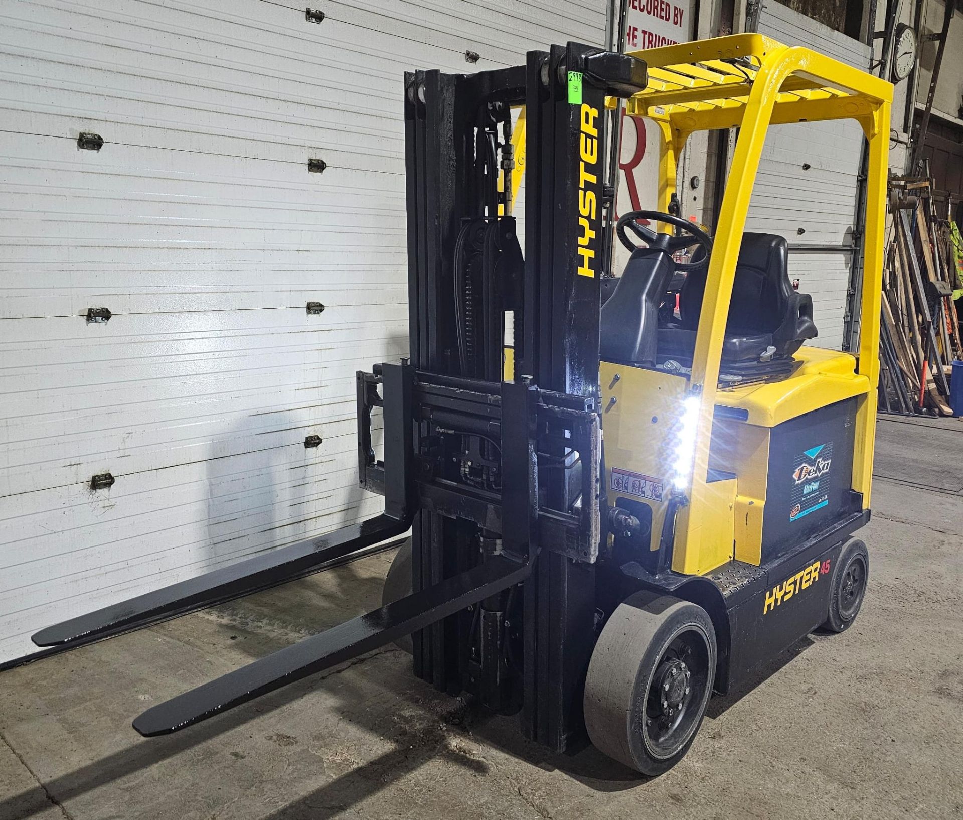 2013 Hyster 4,500lbs Capacity Forklift Electric 48V with sideshift & 3-STAGE MAST and 4 functions - Image 5 of 7