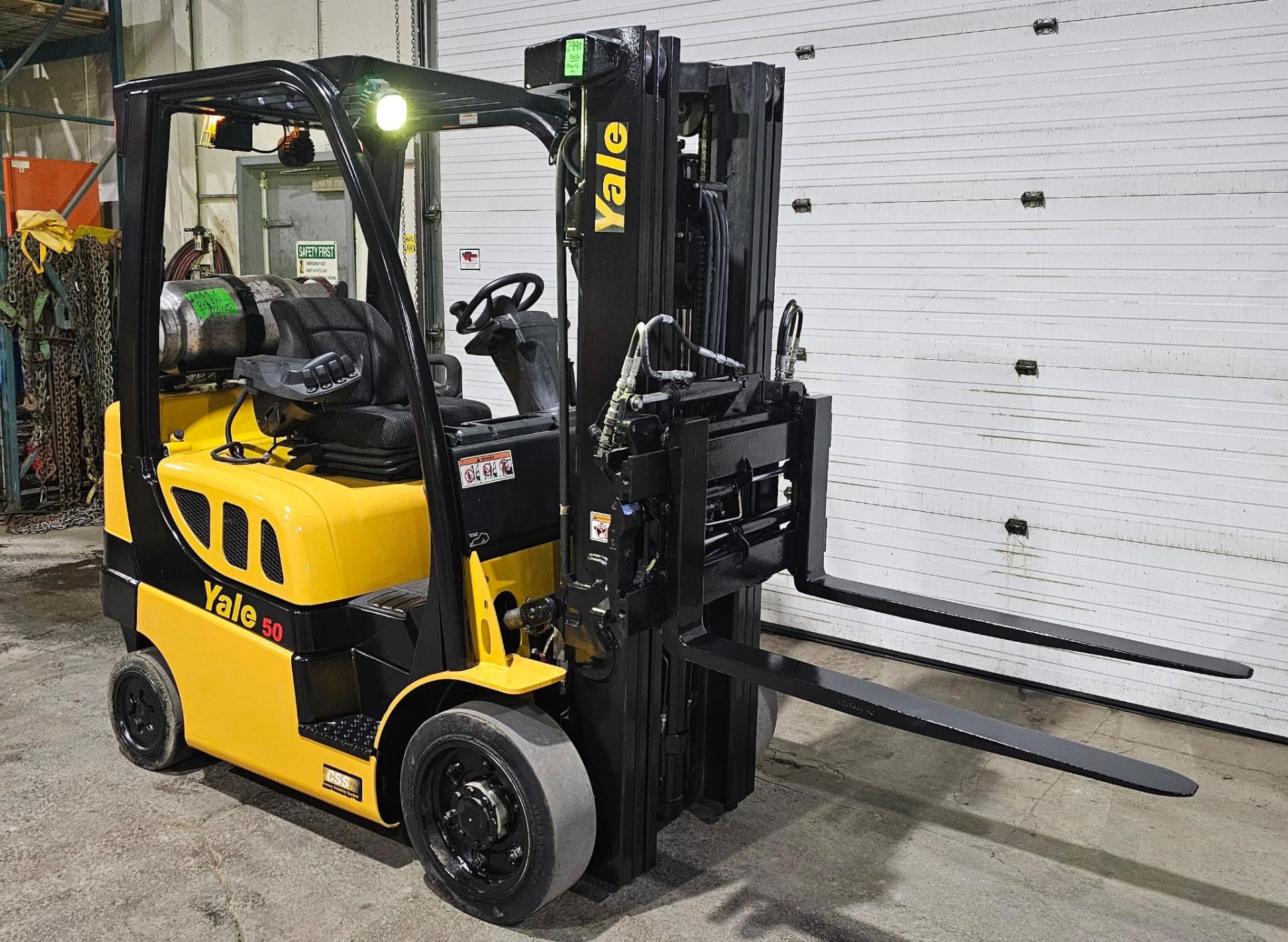2016 Yale 5,000lbs Capacity LPG (Propane) Forklift with sideshift & Fork Positioner with 3-stage - Image 3 of 5
