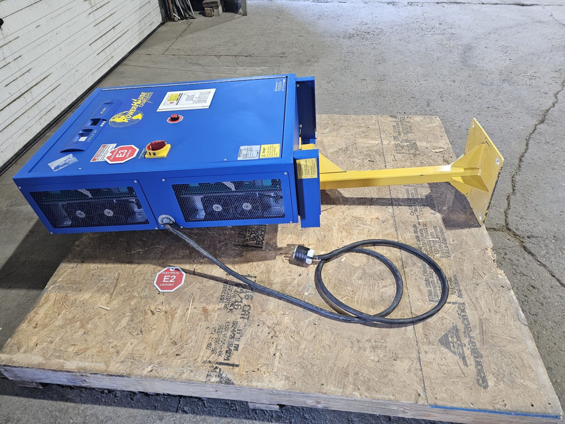 Benning 36V Forklift Battery Charger 300 AMP 3 phase - Image 2 of 3