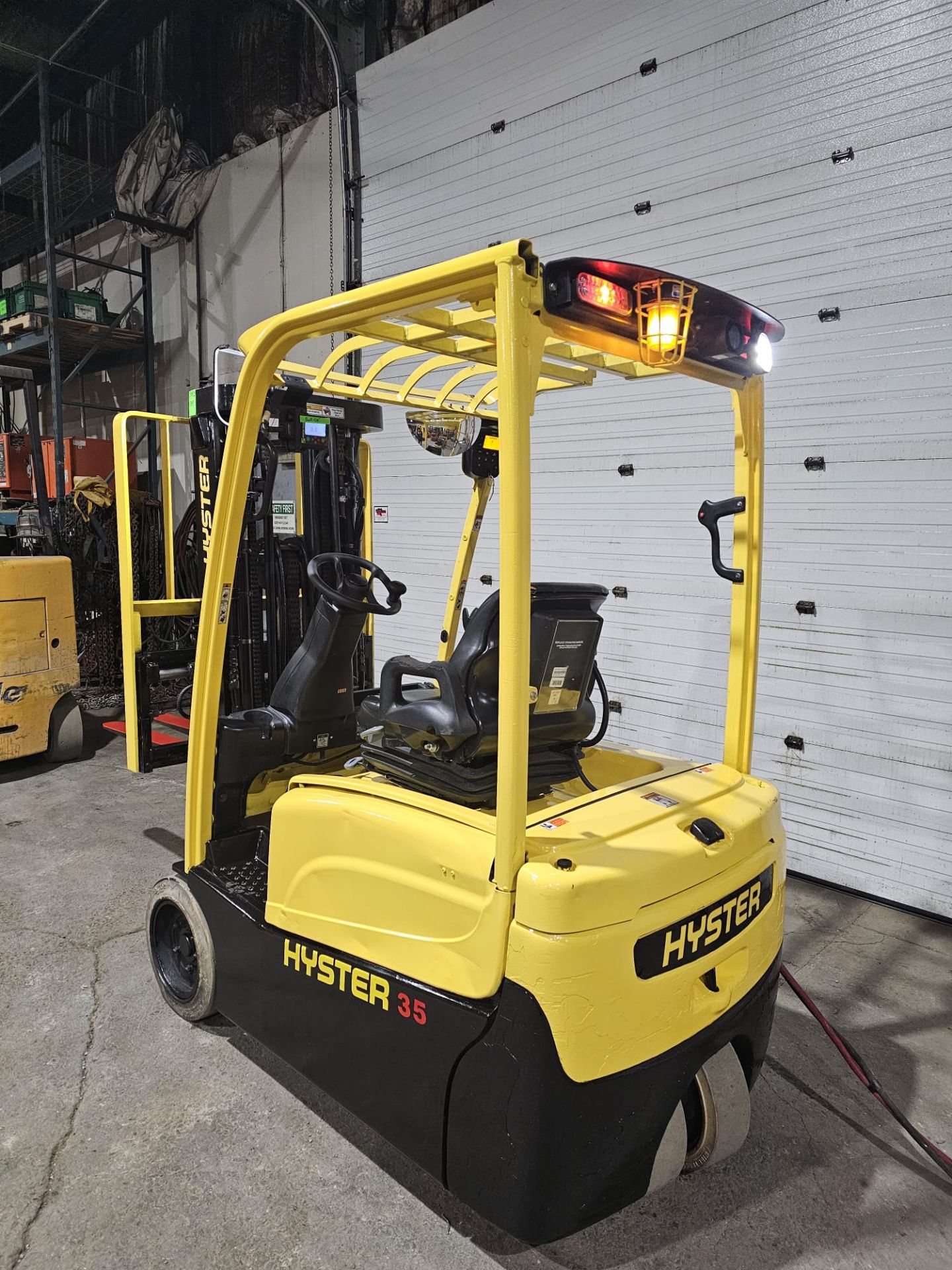 2017 Hyster 3-wheel 3,500lbs Capacity Forklift Electric NEW BATTERY 36V with Sideshift & Fork - Image 4 of 5