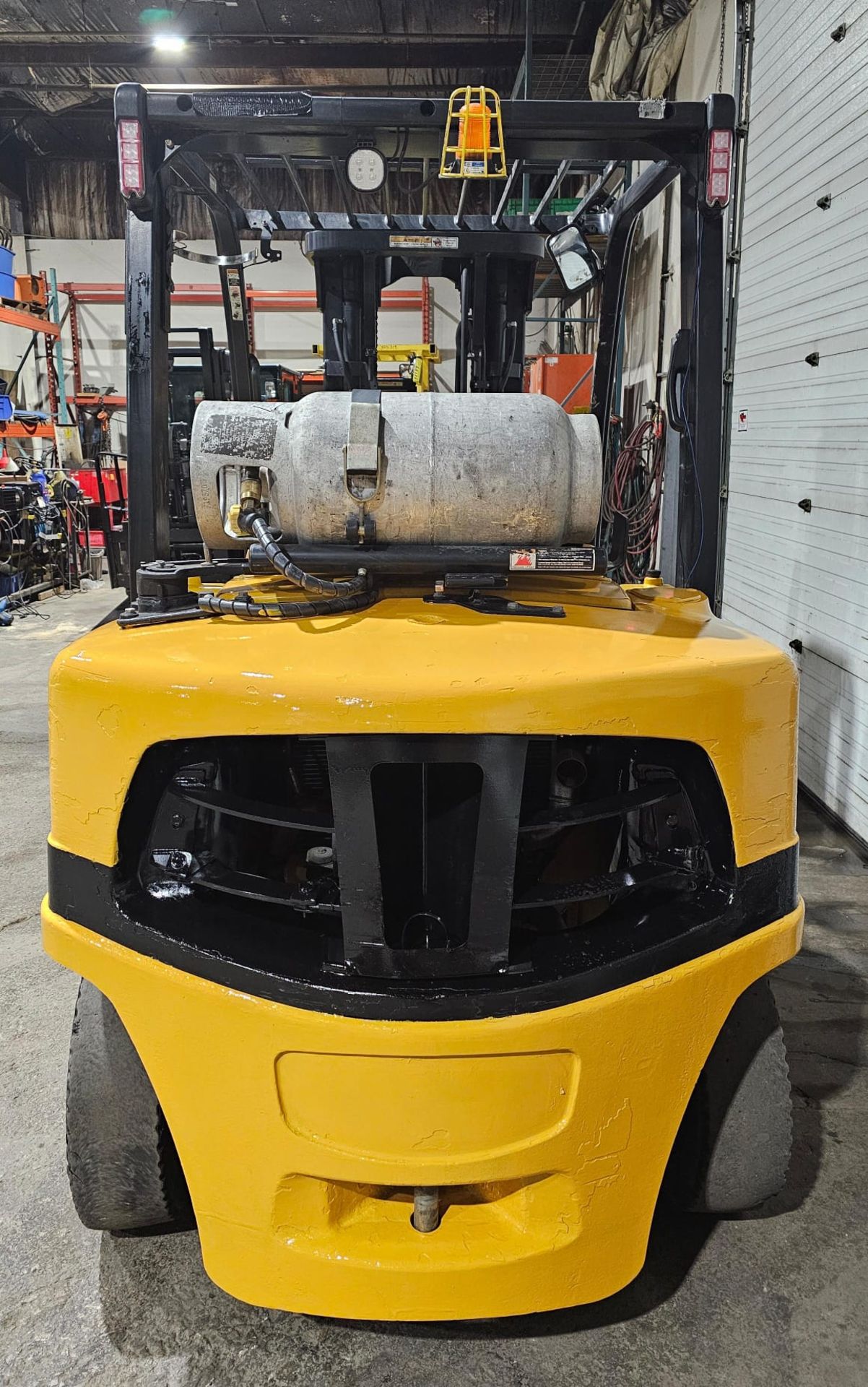 2017 Yale 8,000lbs Capacity OUTDOOR Forklift LPG (Propane) with Sideshift and 3-STAGE MAST - Image 3 of 5