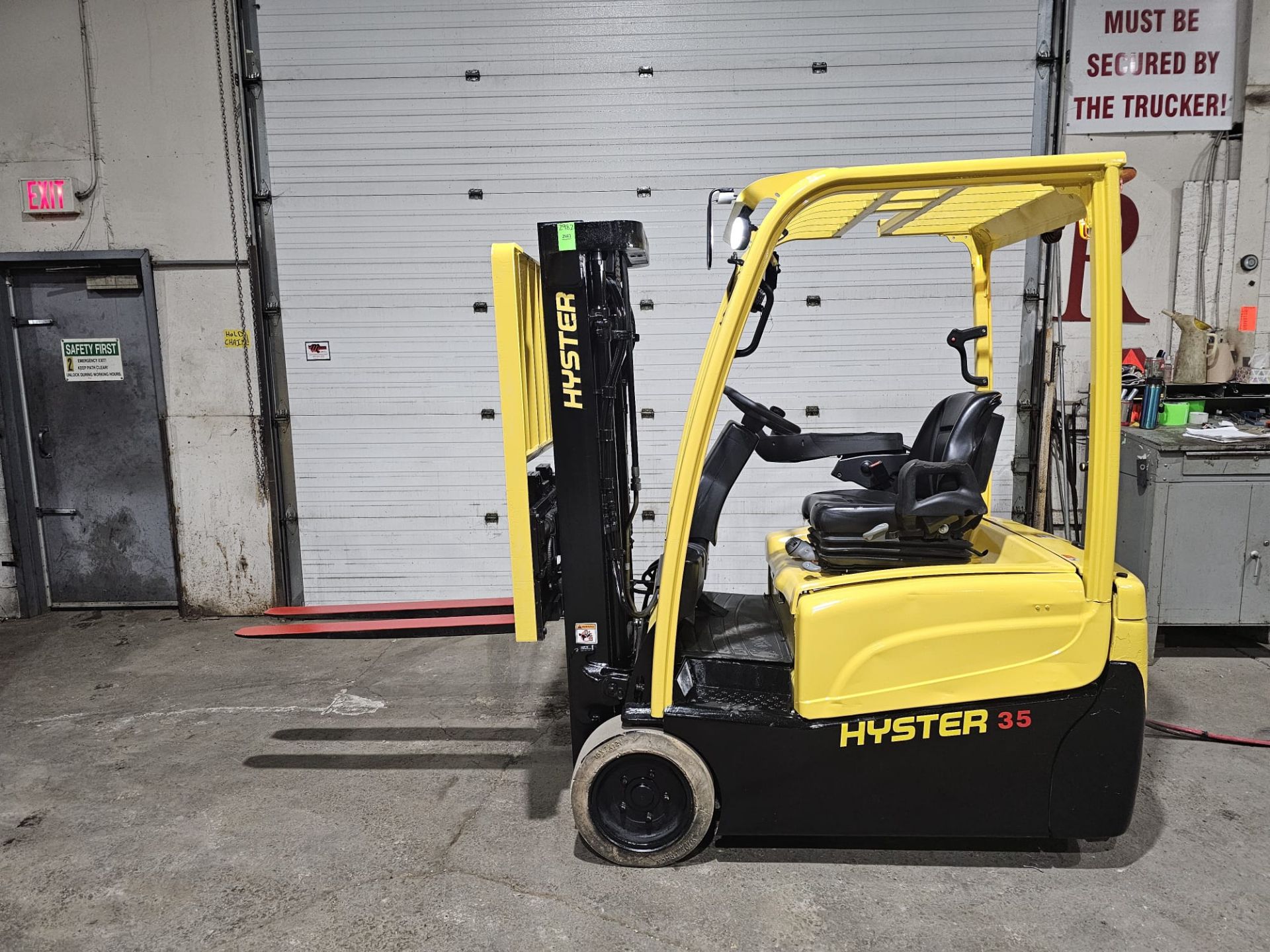 2017 Hyster 3-wheel 3,500lbs Capacity Forklift Electric NEW BATTERY 36V with Sideshift & Fork