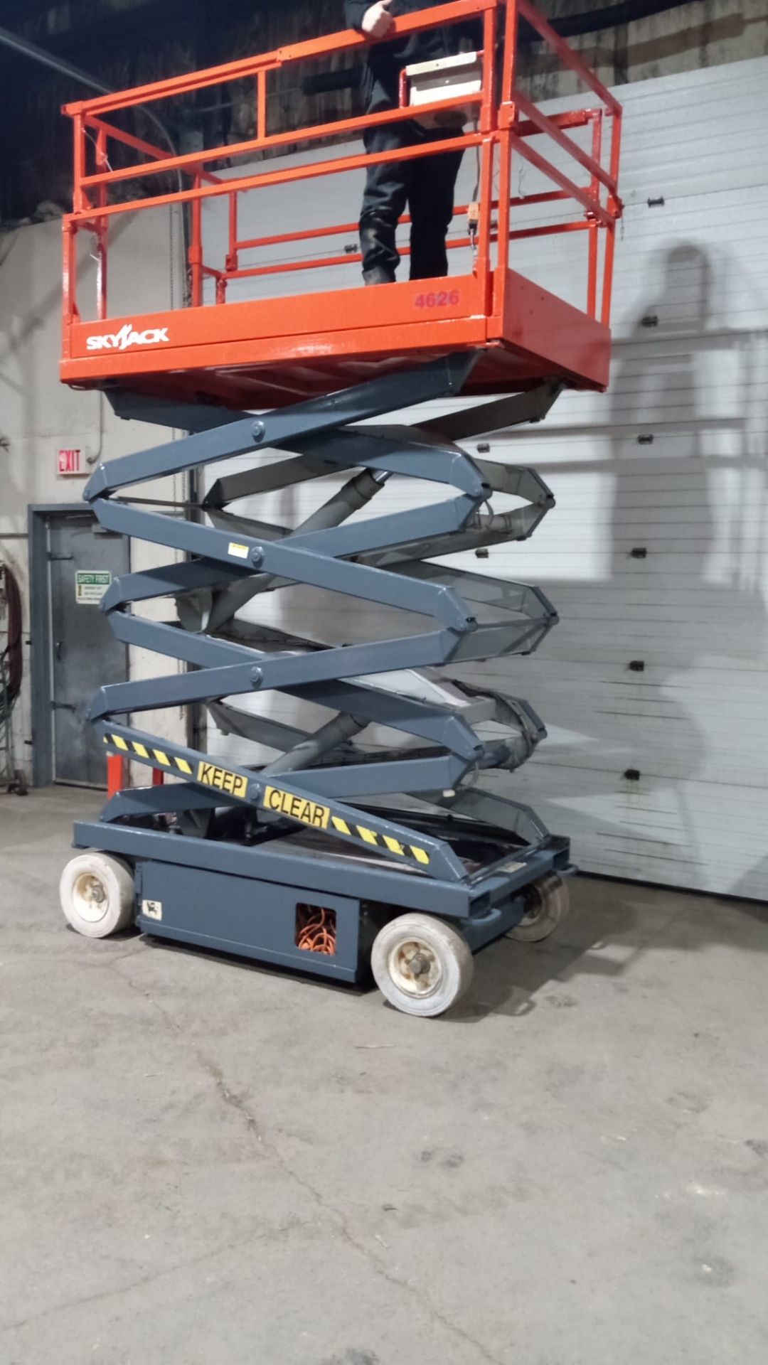 Skyjack III model 4626 Electric Motorized Scissor Lift with pendant controller with extendable