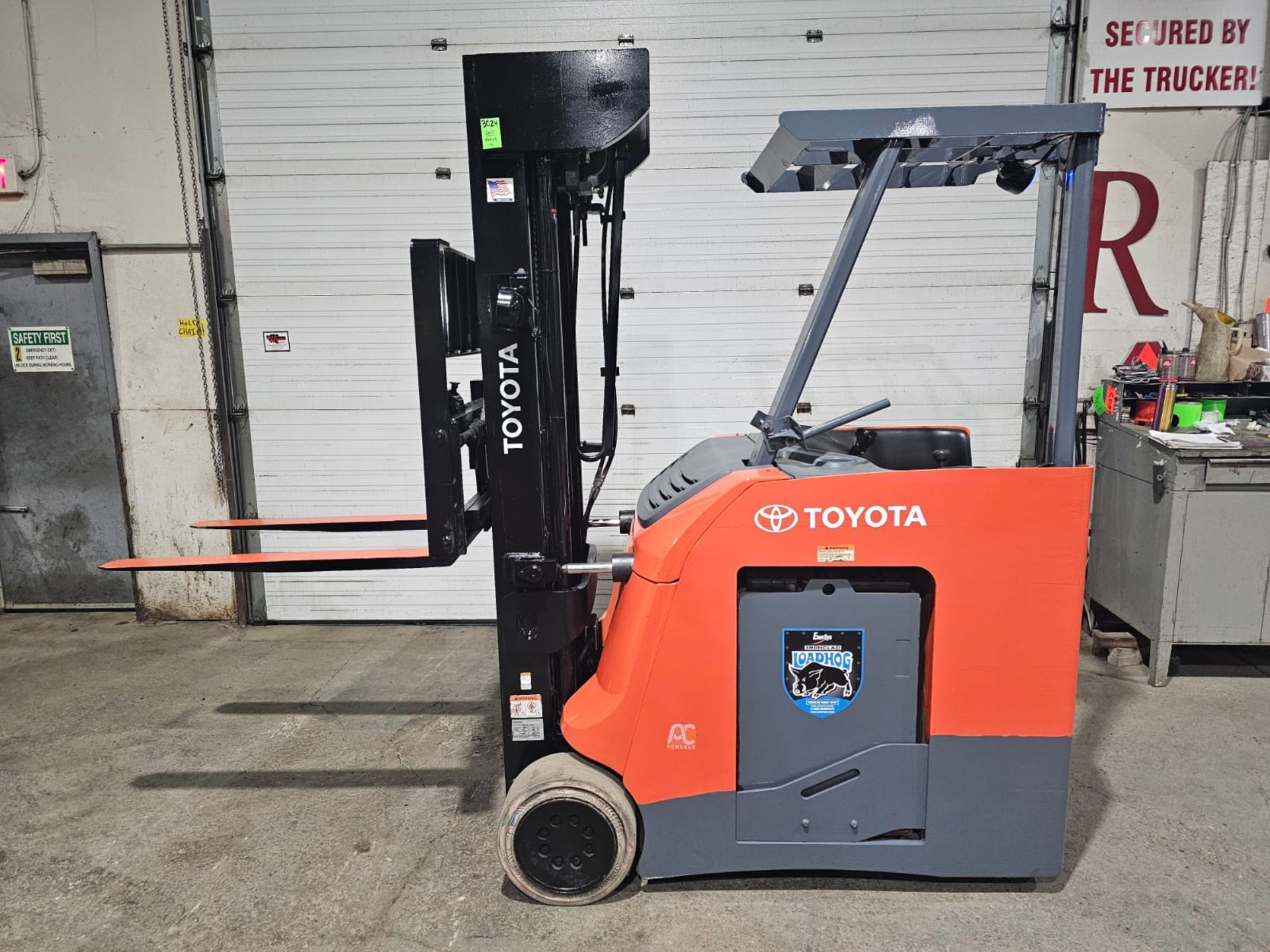 2017 Toyota 4,000lbsCapacity Forklift Electric 36V 15923 with sideshift & 4-STAGE MAST 276" load