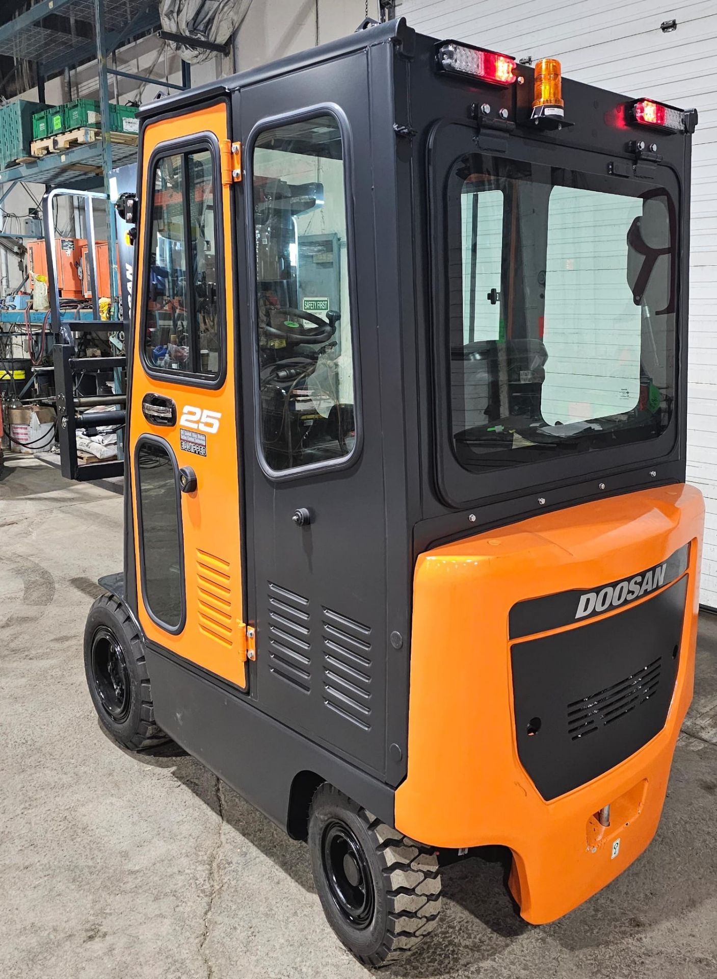 2023 NEW DOOSAN 5,000lbs Capacity OUTDOOR Forklift BRAND NEW BATTERY 48V with 0 Hours with Sideshift - Image 5 of 24