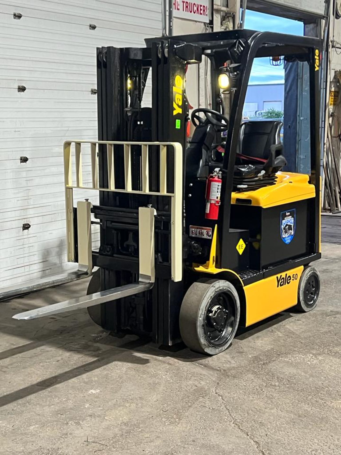 2016 Yale 5,000lbs Capacity EXPLOSION PROOF Forklift Electric 48V with Sideshift and 3-stage Mast - Image 2 of 4