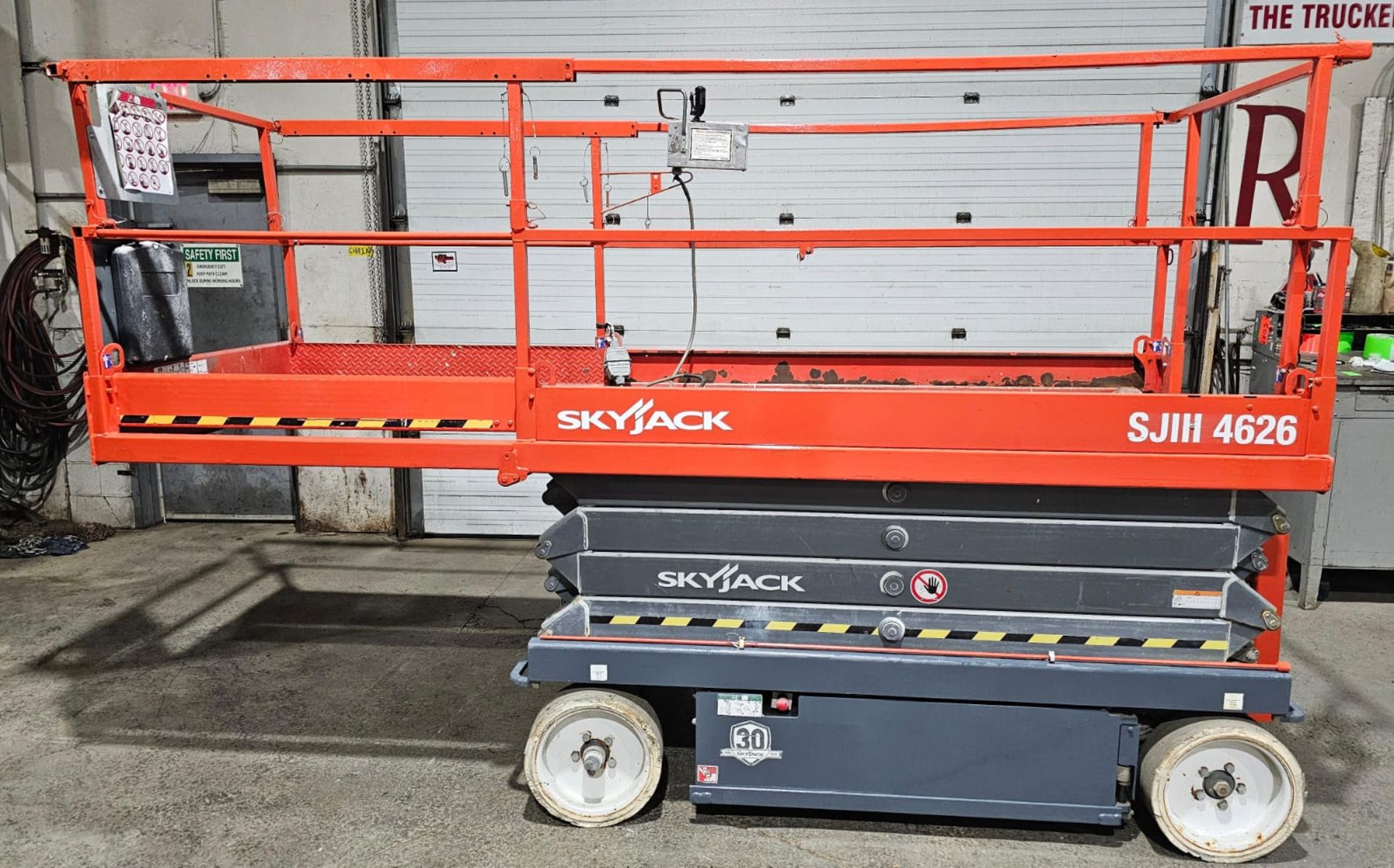 2015 Skyjack III model 4626 Electric Motorized Scissor Lift with pendant controller with - Image 9 of 13