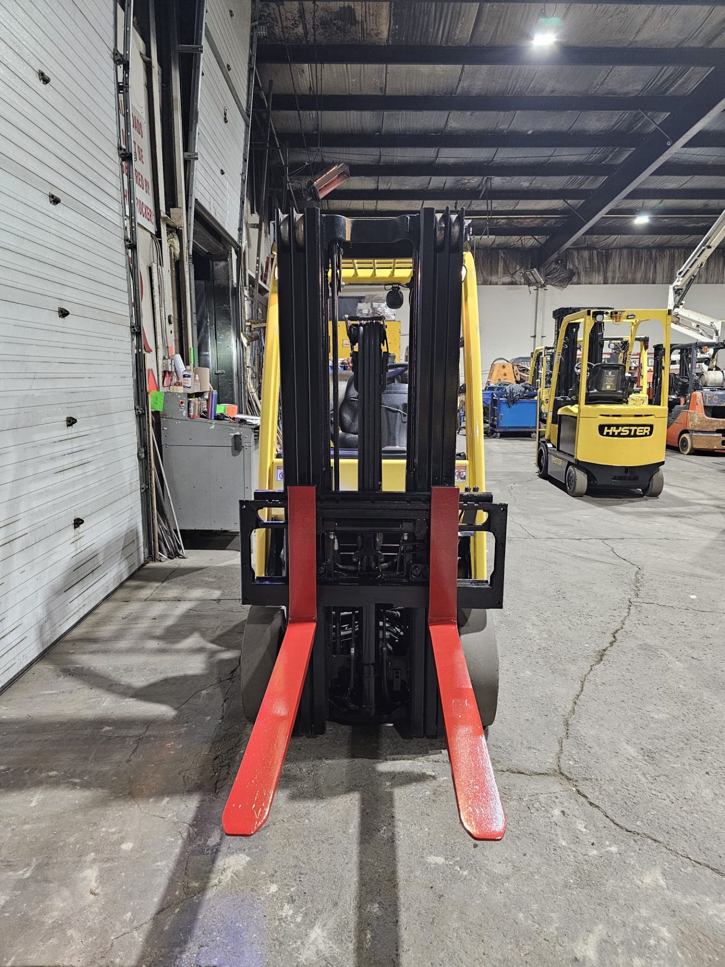 2016 HYSTER 5,000lbs Capacity LPG (Propane) Forklift with sideshift - 4 function control hookup & - Image 8 of 8