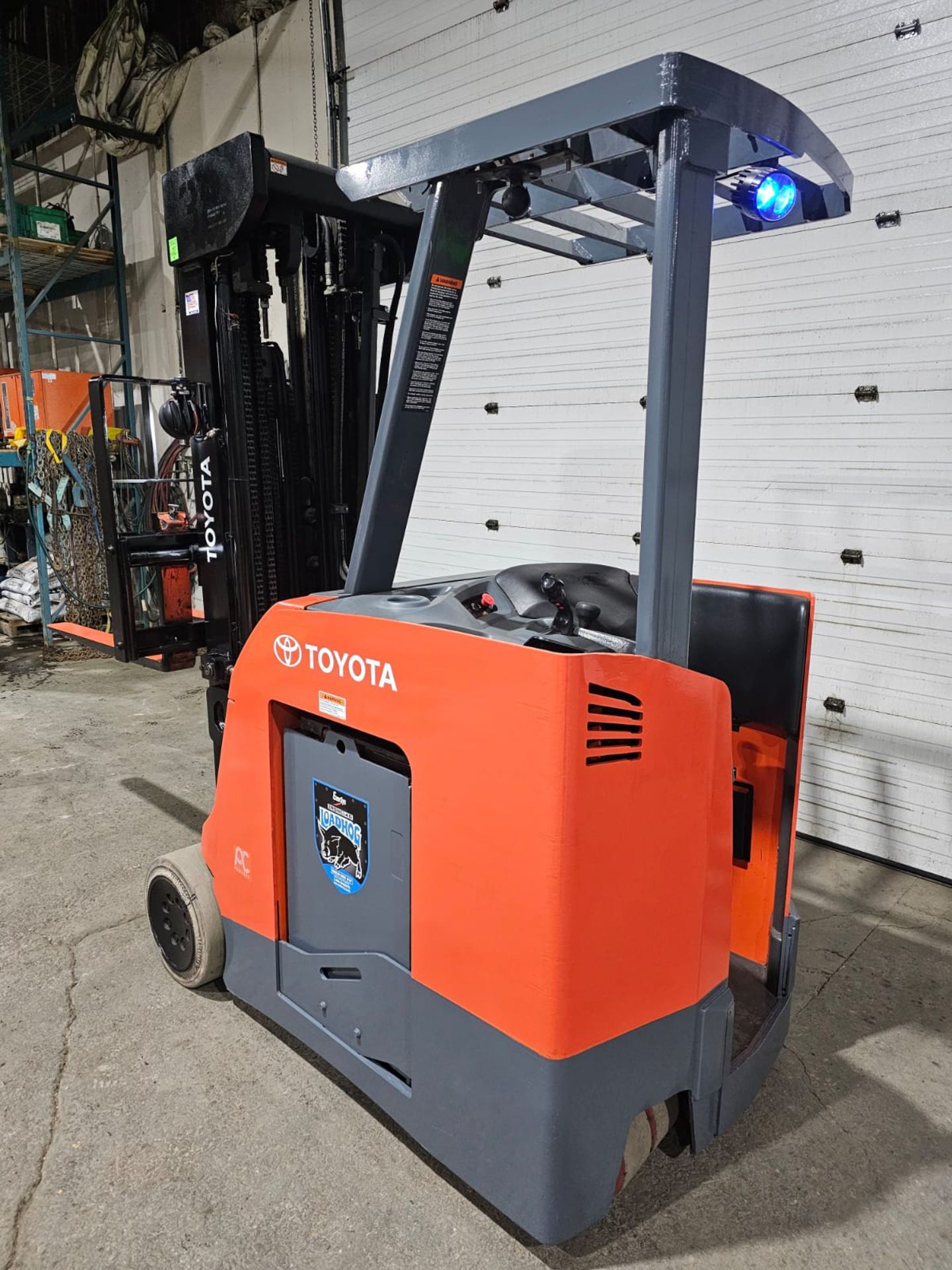 2017 Toyota 4,000lbs Capacity Electric Forklift with 4-STAGE Mast, 276" load height sideshift - Image 2 of 7