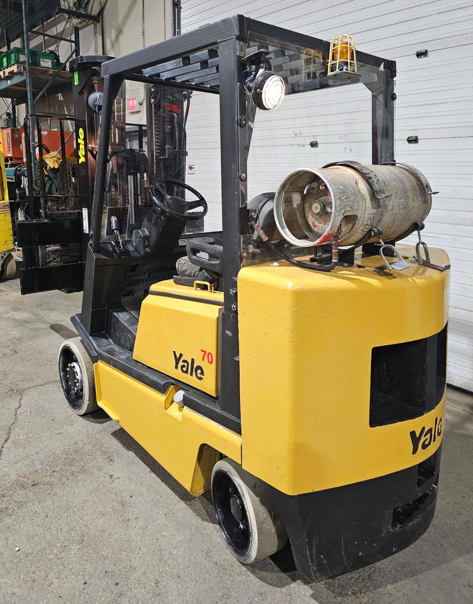 Yale 7,000lbs Capacity LPG (Propane) Forklift with sideshift & 3-STAGE MAST & Non marking tires ( - Image 3 of 6