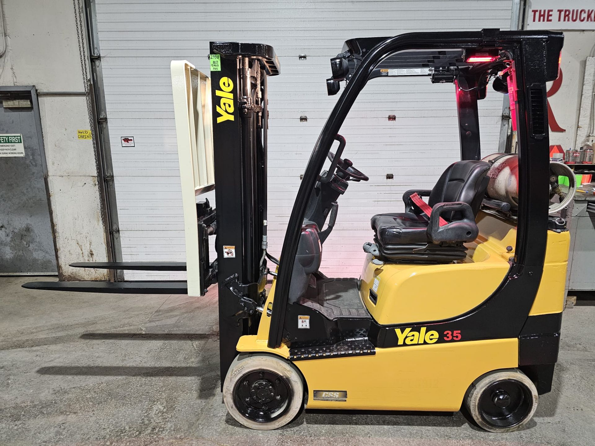 2017 Yale 3,500lbs capacity LPG (PROPANE) Forklift with sideshift stage 3 mast and non marking tires