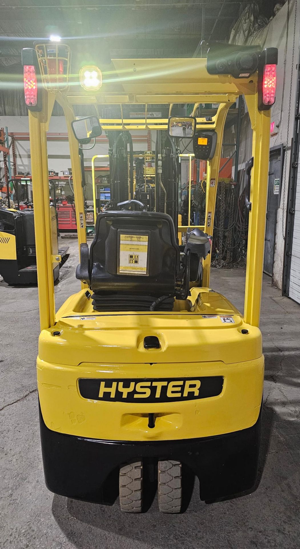2017 Hyster 3,500lbs Capacity 3-Wheel Forklift Electric BRAND NEW BATTERY 36V with sideshift & 3- - Image 9 of 10