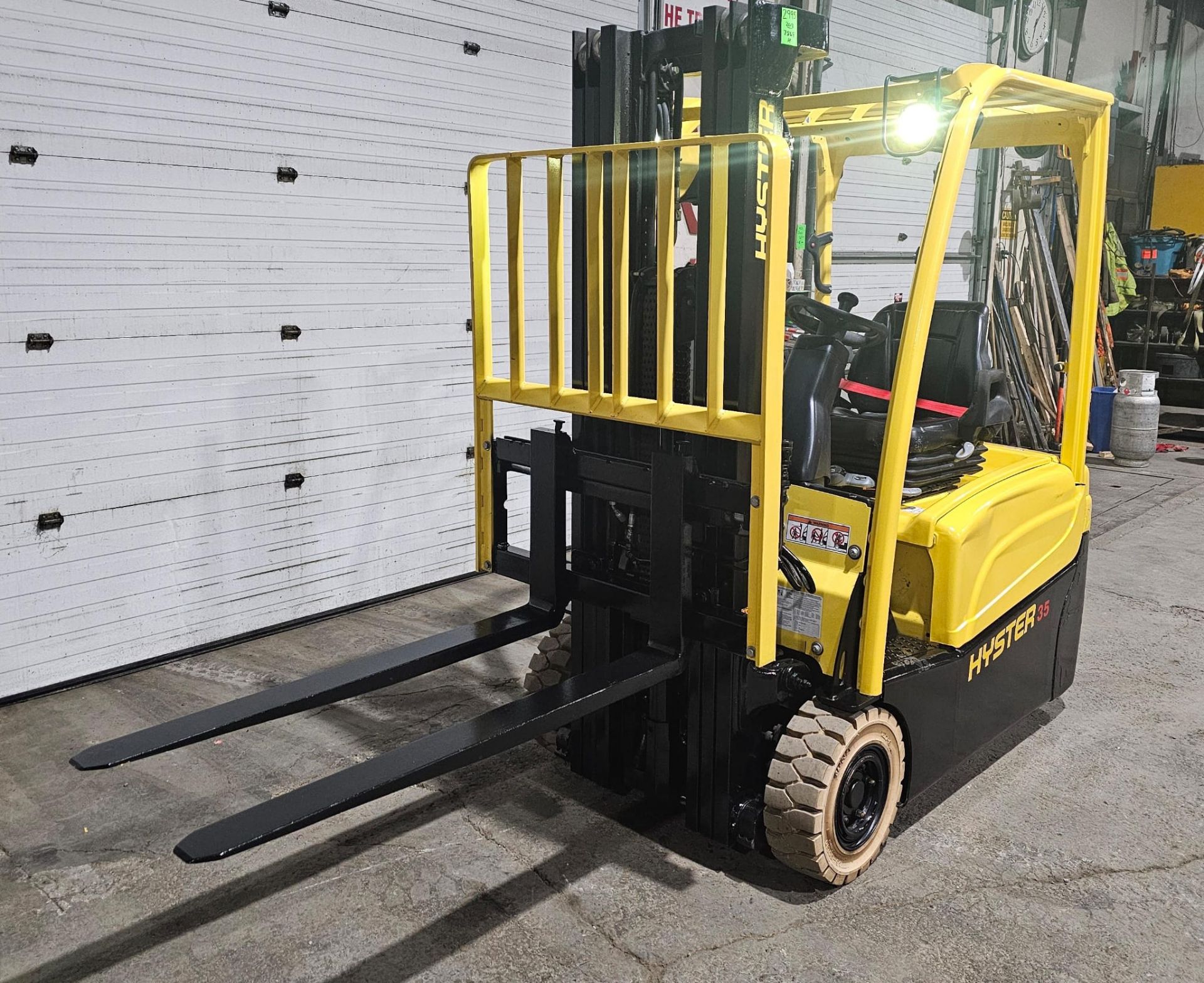 2017 Hyster 3,500lbs Capacity 3-Wheel Forklift Electric BRAND NEW BATTERY 36V with sideshift & 3- - Image 8 of 10