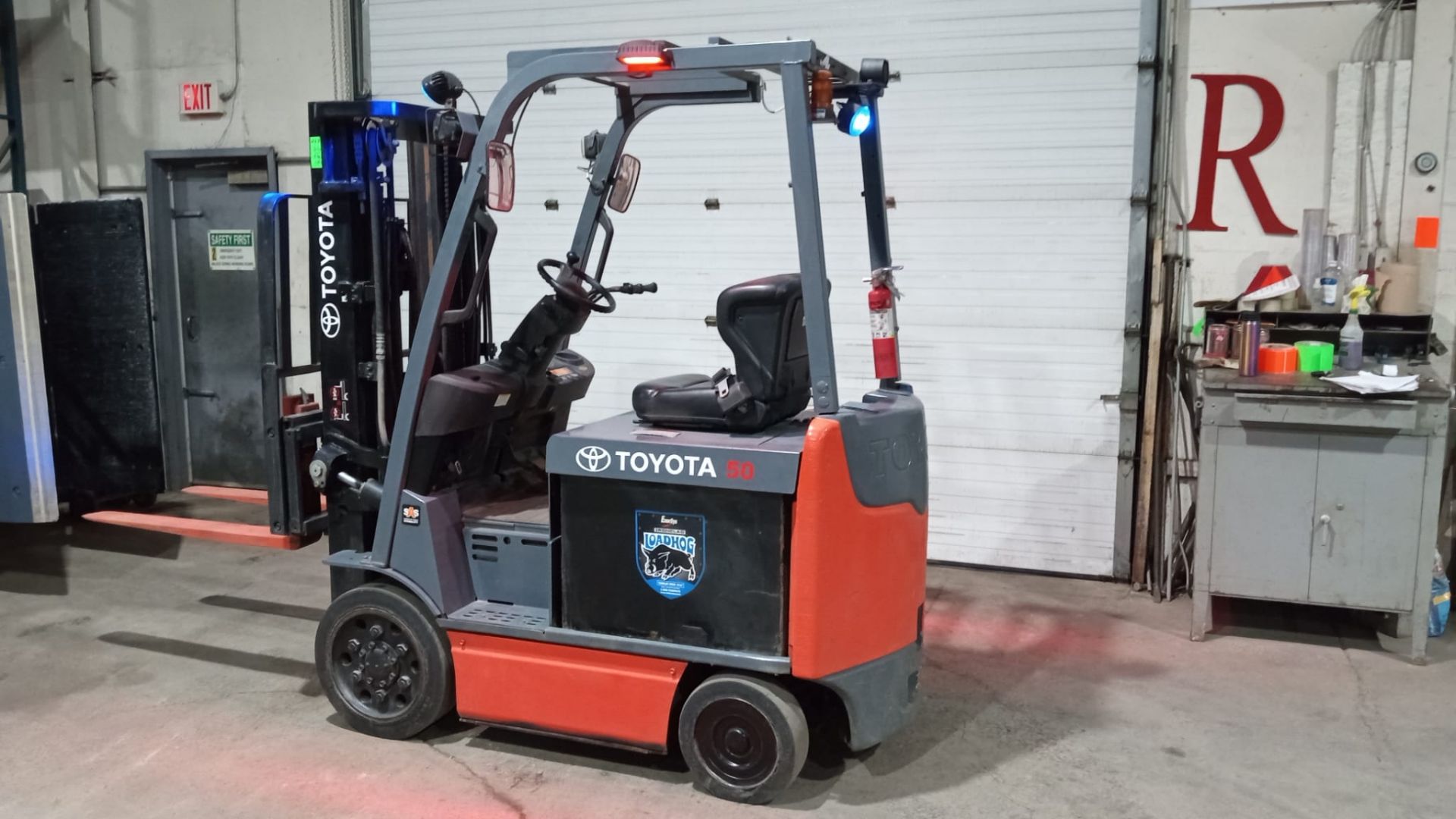2014 TOYOTA 5,000lbs Capacity Electric Forklift 36V with sideshift & 3-Stage Mast - FREE CUSTOMS - Image 2 of 6