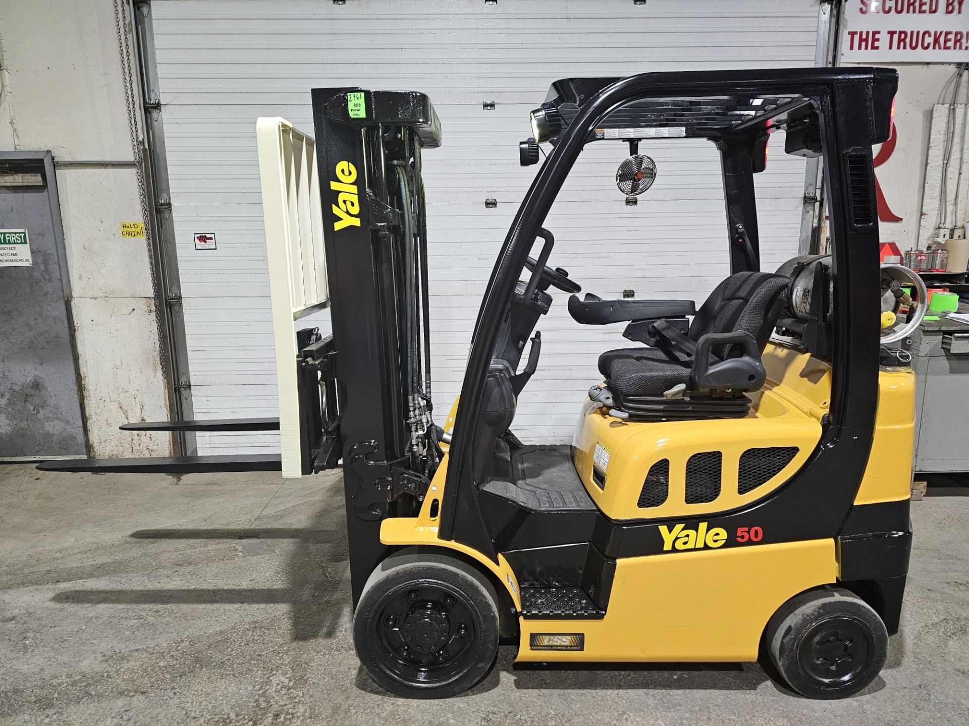 2016 Yale 5,000lbs capacity LPG (Propane) Forklift with sideshift & 3-stage MAST with 4 functions