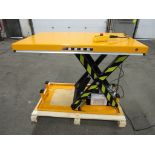 HW Hydraulic Lift Table 32" x 52" x 40" lift - 2000lbs capacity - MINT - 115V