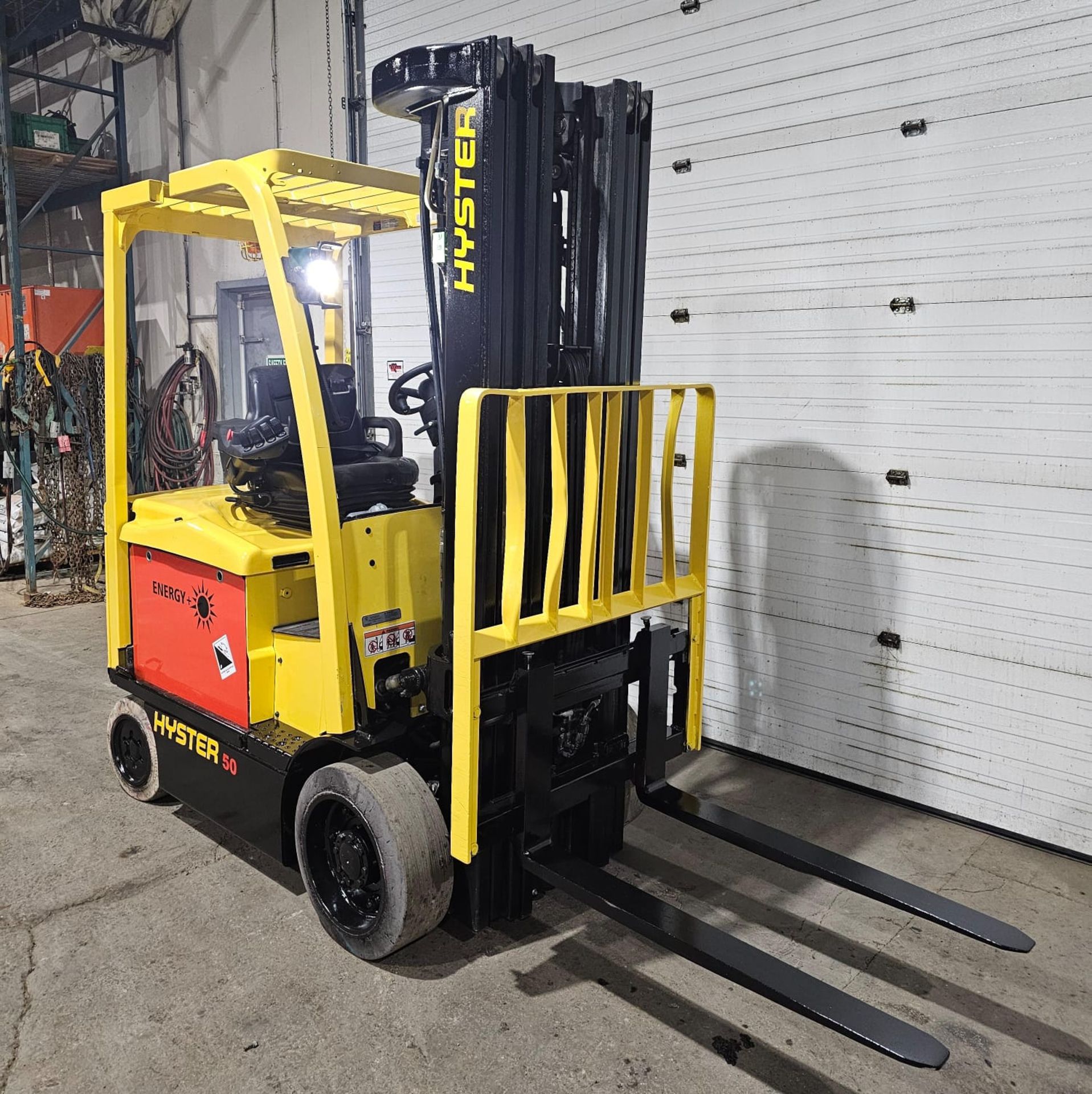 2018 Hyster 5000lbs Capacity Electric Forklift BRAND NEW BATTERY 48V - 4-STAGE 276" load height with - Image 8 of 9