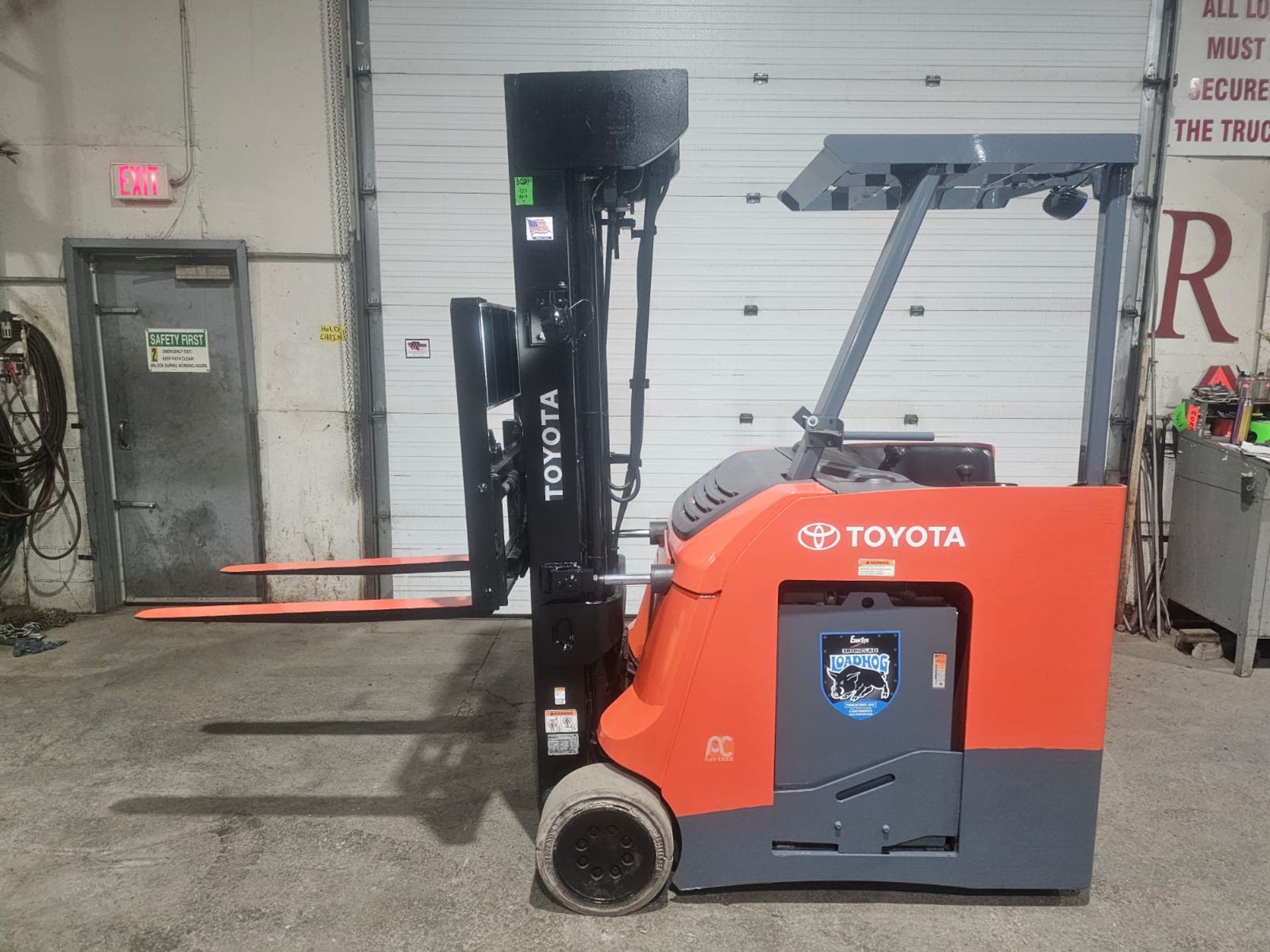 2017 Toyota 4,000lbs Capacity Forklift Electric 36V with sideshift & 4-STAGE MAST 276" max load