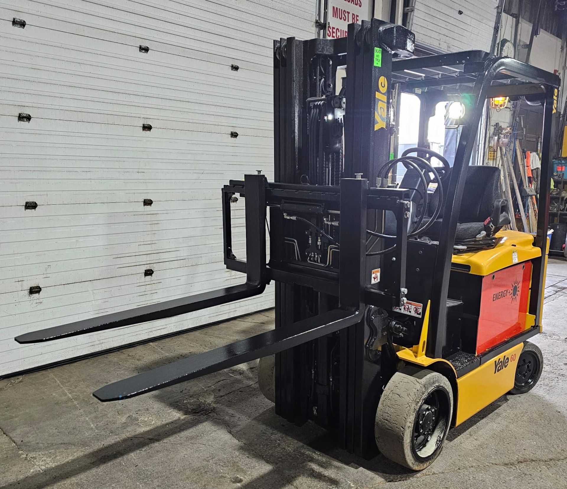 2017 Yale 6,000lbs Capacity Forklift Electric BRAND NEW BATTERY 48V with sideshift 3-STAGE MAST 188" - Image 8 of 9