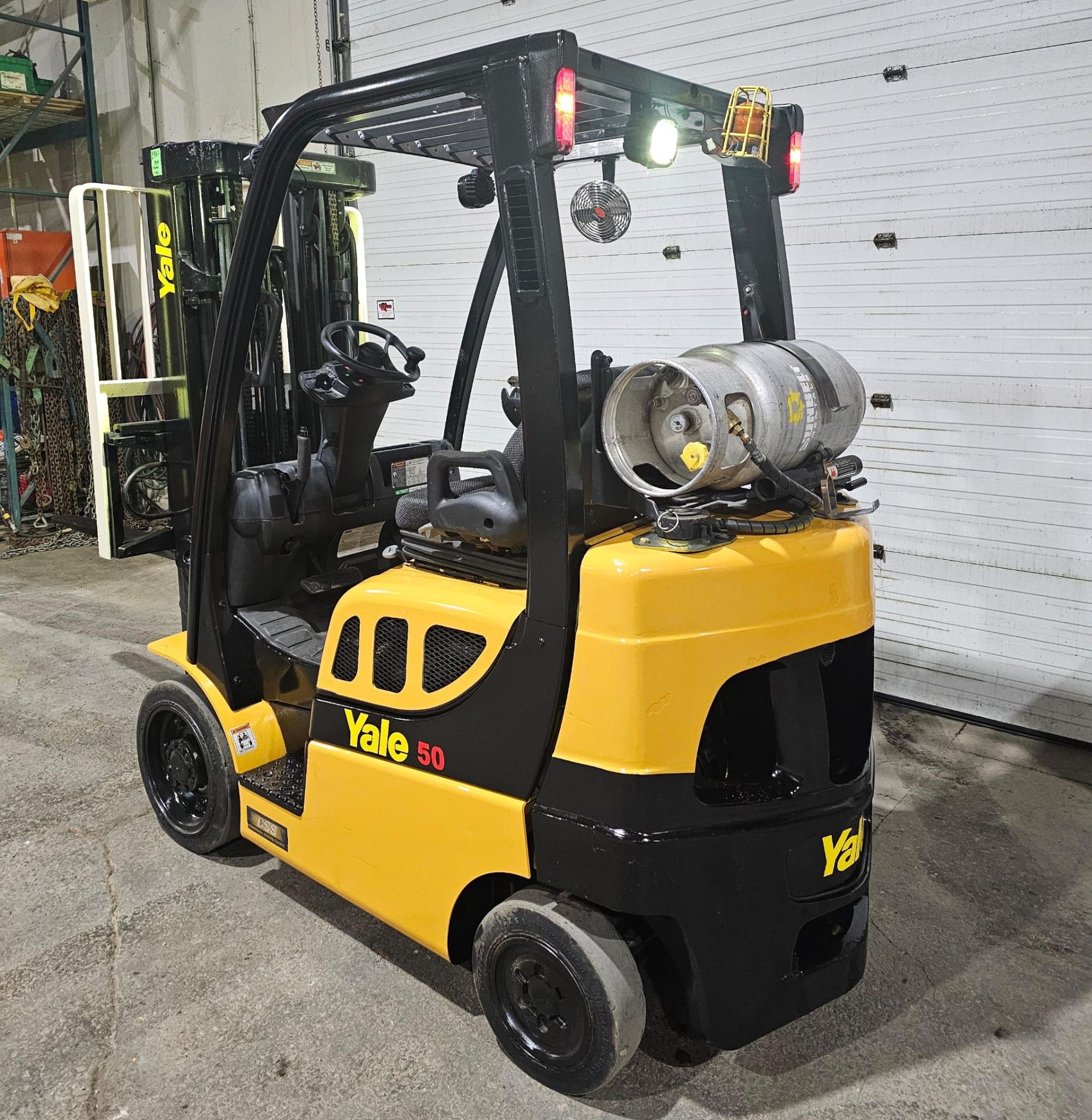 2016 Yale 5,000lbs capacity LPG (Propane) Forklift with sideshift & 3-stage MAST with 4 functions - Image 3 of 8