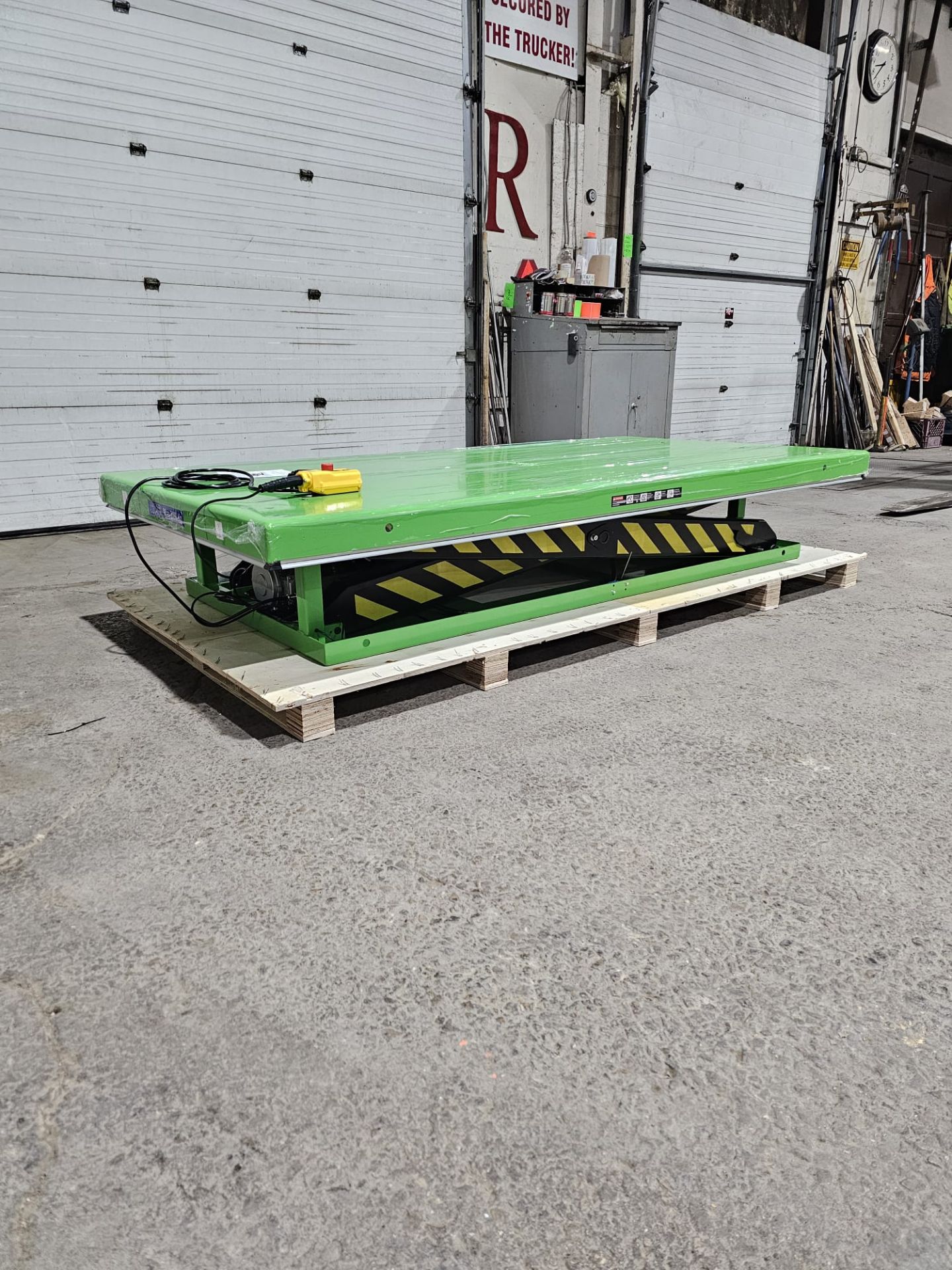 HW Hydraulic Lift Table 94" x 47" x 64" lift - 11,000lbs capacity - UNUSED and MINT - 220V - Image 2 of 7