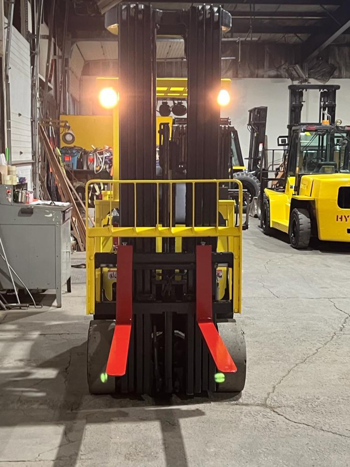 2017 Hyster 5,000lbs Capacity Forklift Electric with 48V Battery & 4-STAGE MAST with Sideshift - Image 2 of 4