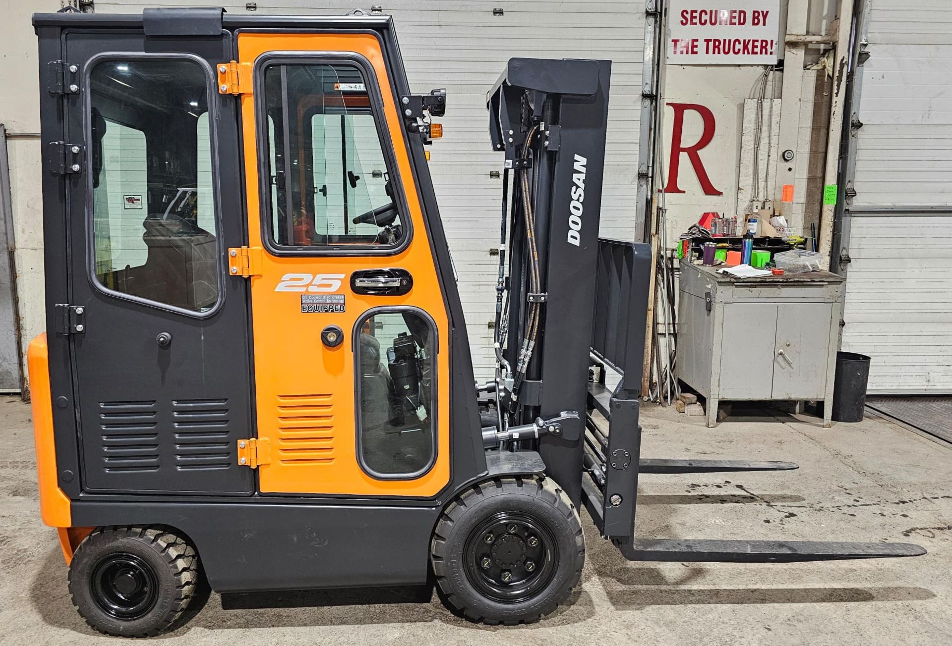 2023 NEW DOOSAN 5,000lbs Capacity OUTDOOR Forklift BRAND NEW BATTERY 48V with 0 Hours with Sideshift