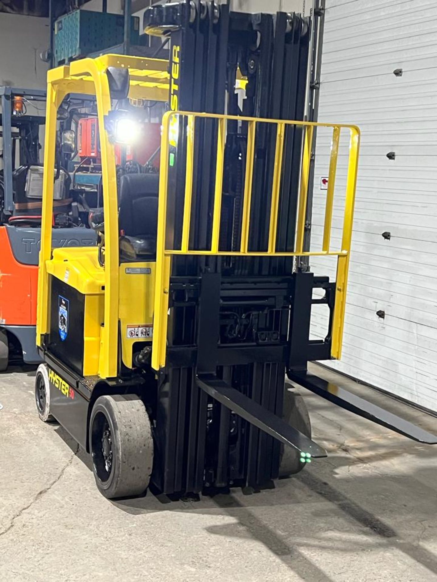 2013 Hyster 5,000lbs Capacity Forklift 4-STAGE MAST Electric 48V with Sideshift & Safety to APR 2024 - Image 2 of 5