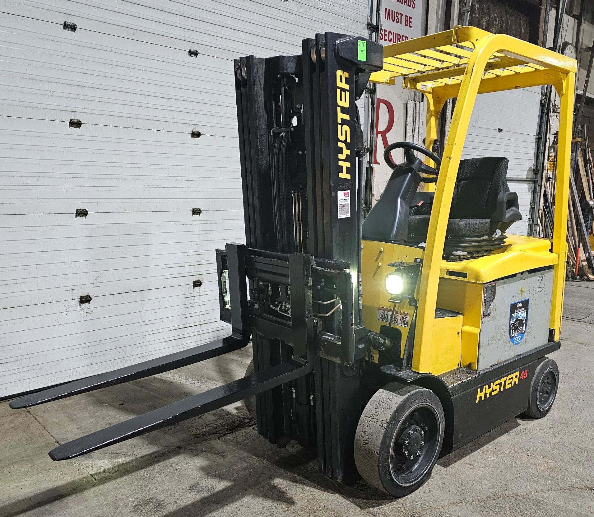 2015 Hyster 4,500lbs Capacity Forklift Electric 48V with sideshift & 3-STAGE MAST 189" load height - Image 3 of 5
