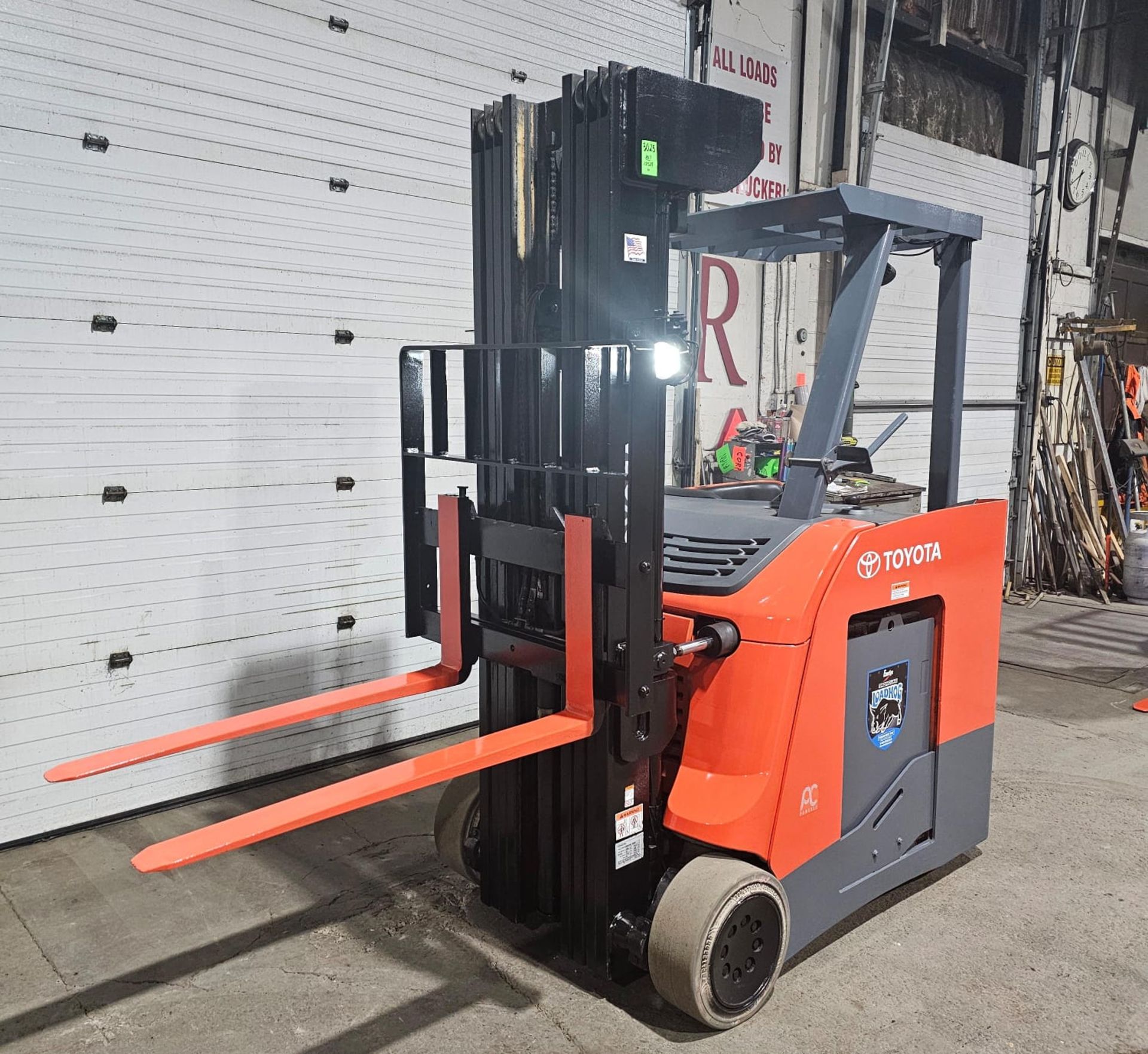 2017 Toyota 4,000lbs Capacity Stand On Electric Forklift with 4-STAGE Mast, sideshift, 36V Battery - Image 5 of 7