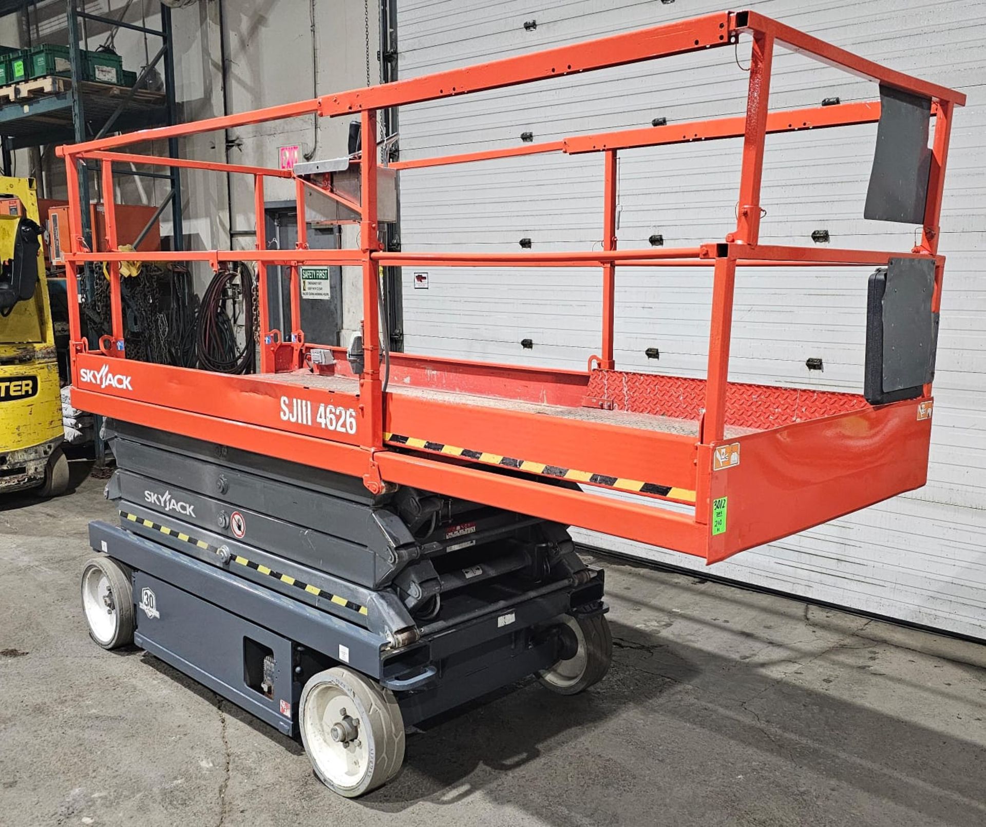 2015 Skyjack SJIII-4626 1000lbs Capacity OUTDOOR Forklift Electric 3 person 24v 26ft lift height - Image 9 of 14