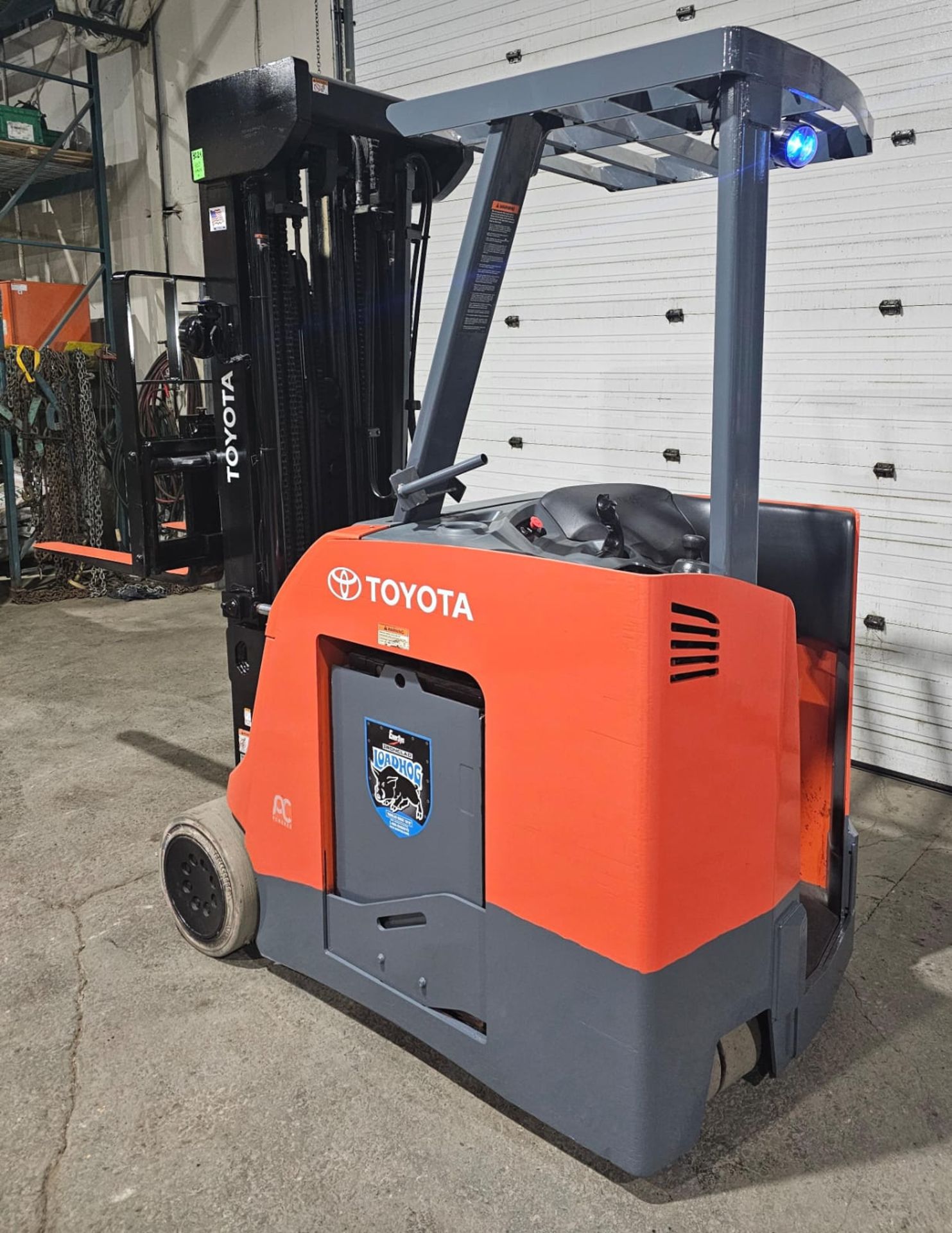 2017 Toyota 4,000lbsCapacity Forklift Electric 36V 15923 with sideshift & 4-STAGE MAST 276" load - Image 2 of 8