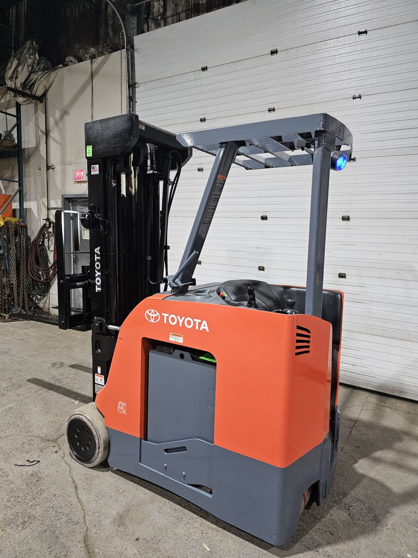 2017 Toyota 4,000lbs Capacity Stand On Electric Forklift with 4-STAGE Mast, sideshift, 36V Battery & - Image 3 of 5
