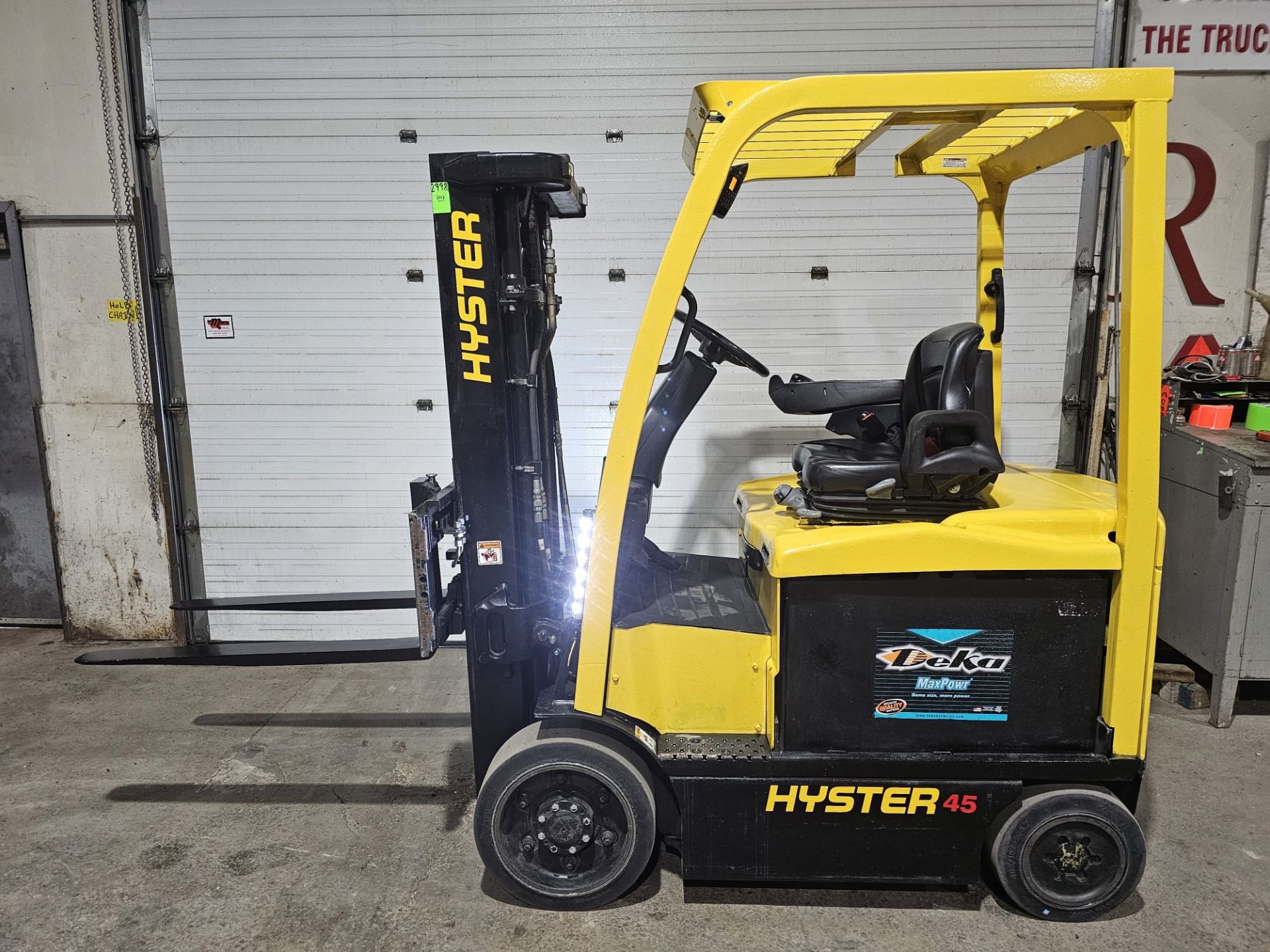 2013 Hyster 4,500lbs Capacity Forklift Electric 48V with sideshift & 3-STAGE MAST and 4 functions
